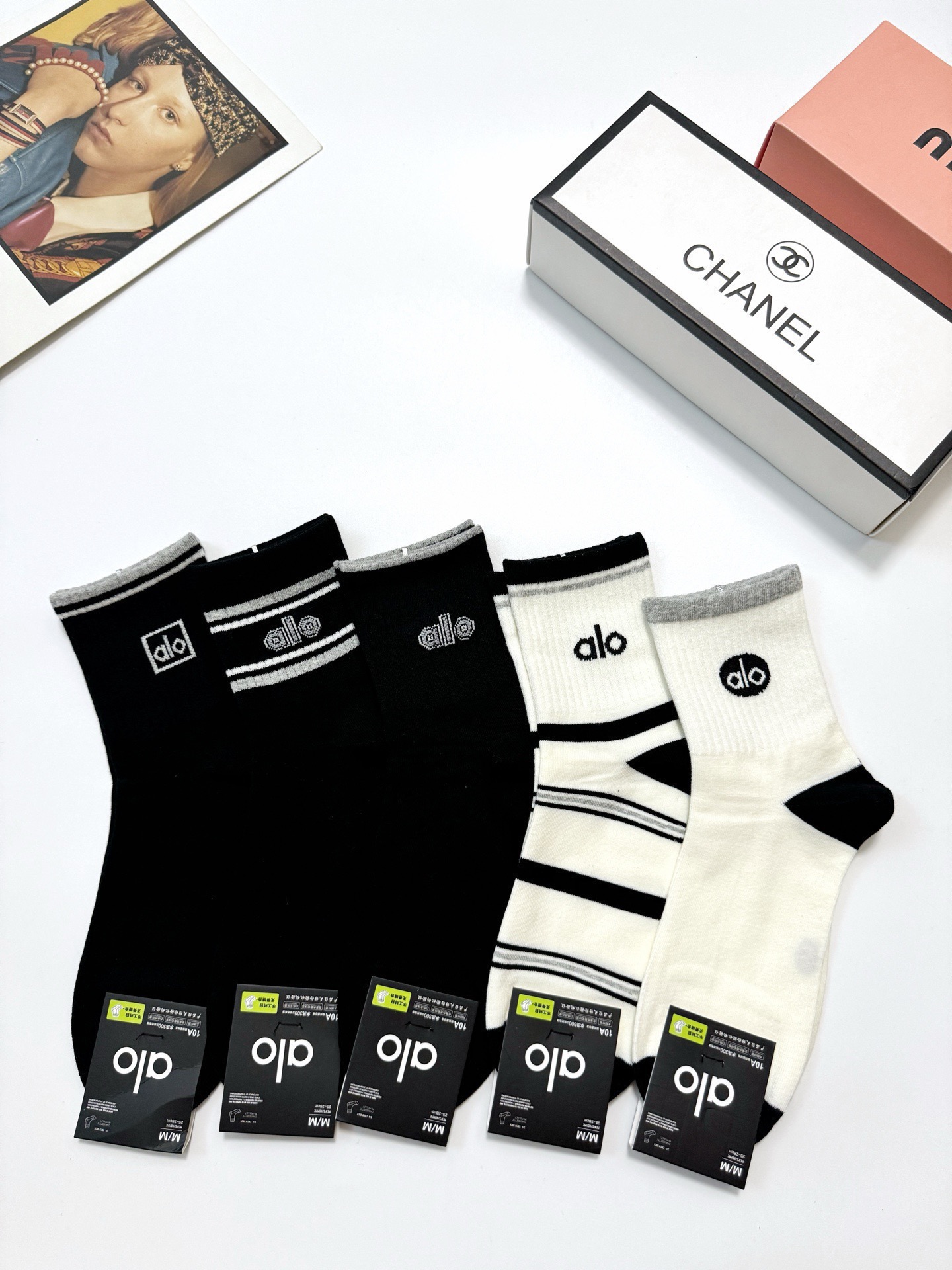配包装🌟【一盒5 双】 🌟 alo 经典字母logo 纯棉中筒袜 ，ins超火爆小腿短袜，纯棉面料，潮人