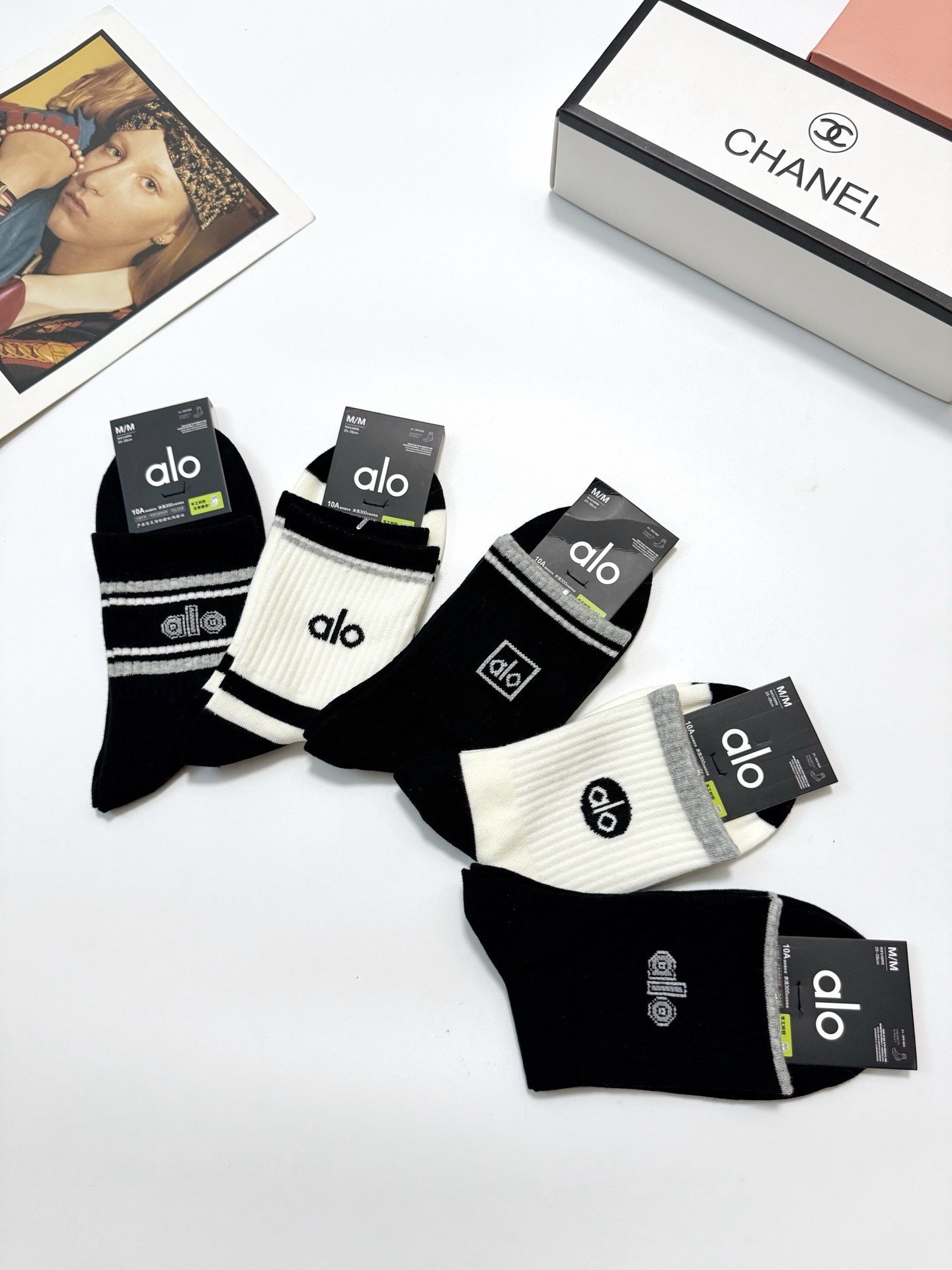 配包装🌟【一盒5 双】 🌟 alo 经典字母logo 纯棉中筒袜 ，ins超火爆小腿短袜，纯棉面料，潮人