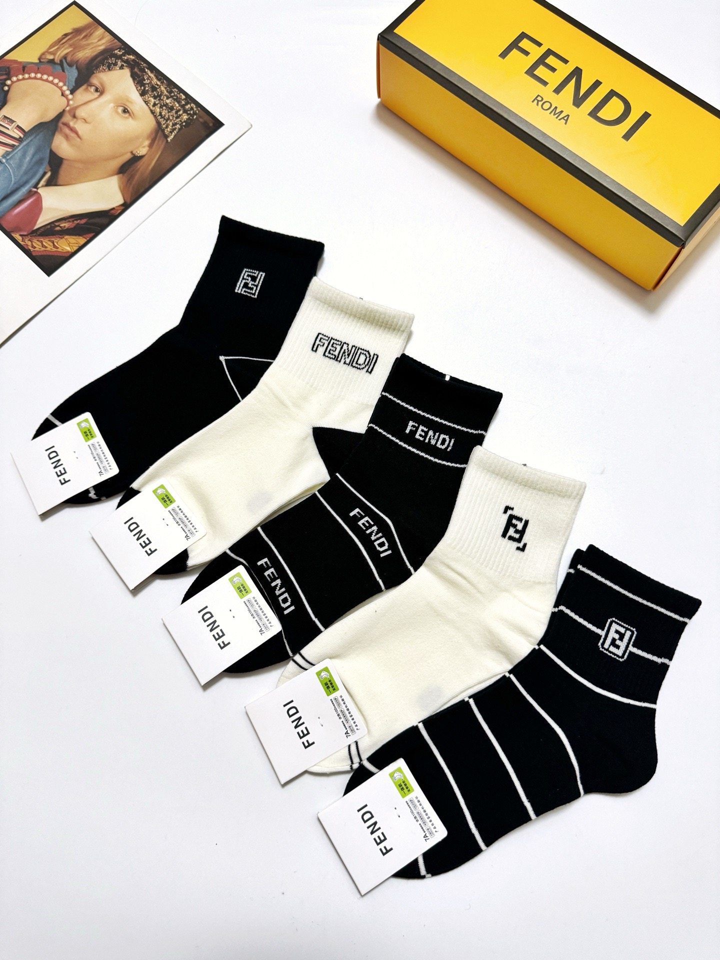 配包装🌟【一盒5 双】 🌟芬迪FENDI 经典字母logo 纯棉中筒袜 ，ins超火爆短袜，纯棉面料，潮