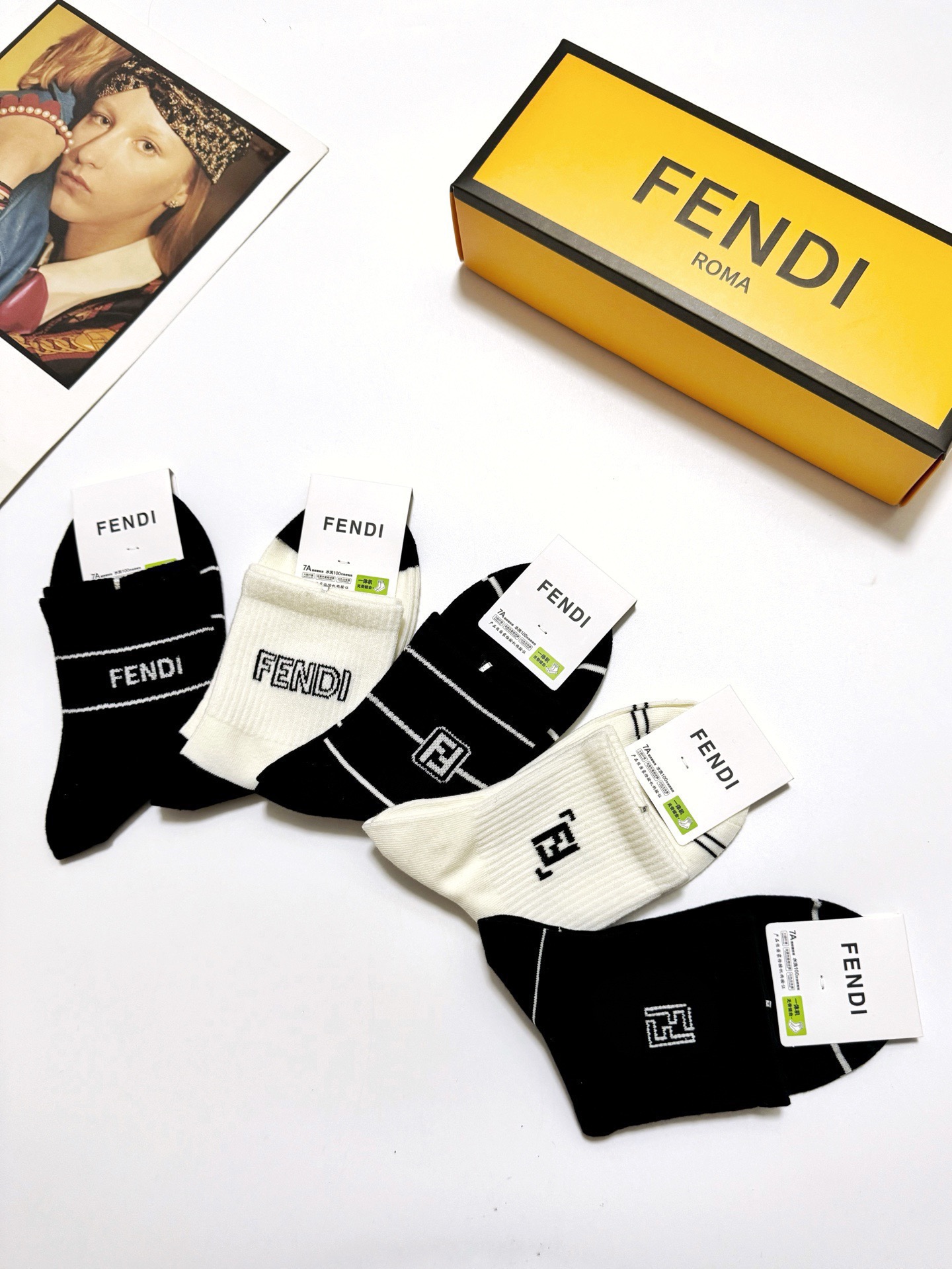配包装🌟【一盒5 双】 🌟芬迪FENDI 经典字母logo 纯棉中筒袜 ，ins超火爆短袜，纯棉面料，潮