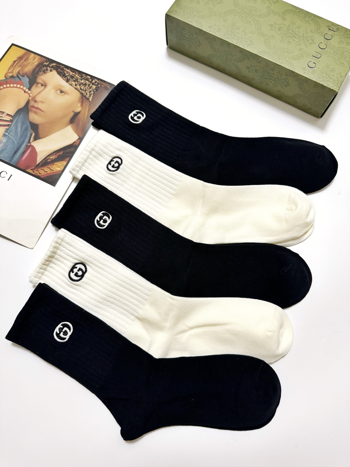 配包装🌟【一盒5 双】 🌟古琦 Gucci 经典刺绣字母logo 纯棉中筒袜 ，ins超火爆小腿袜，纯棉