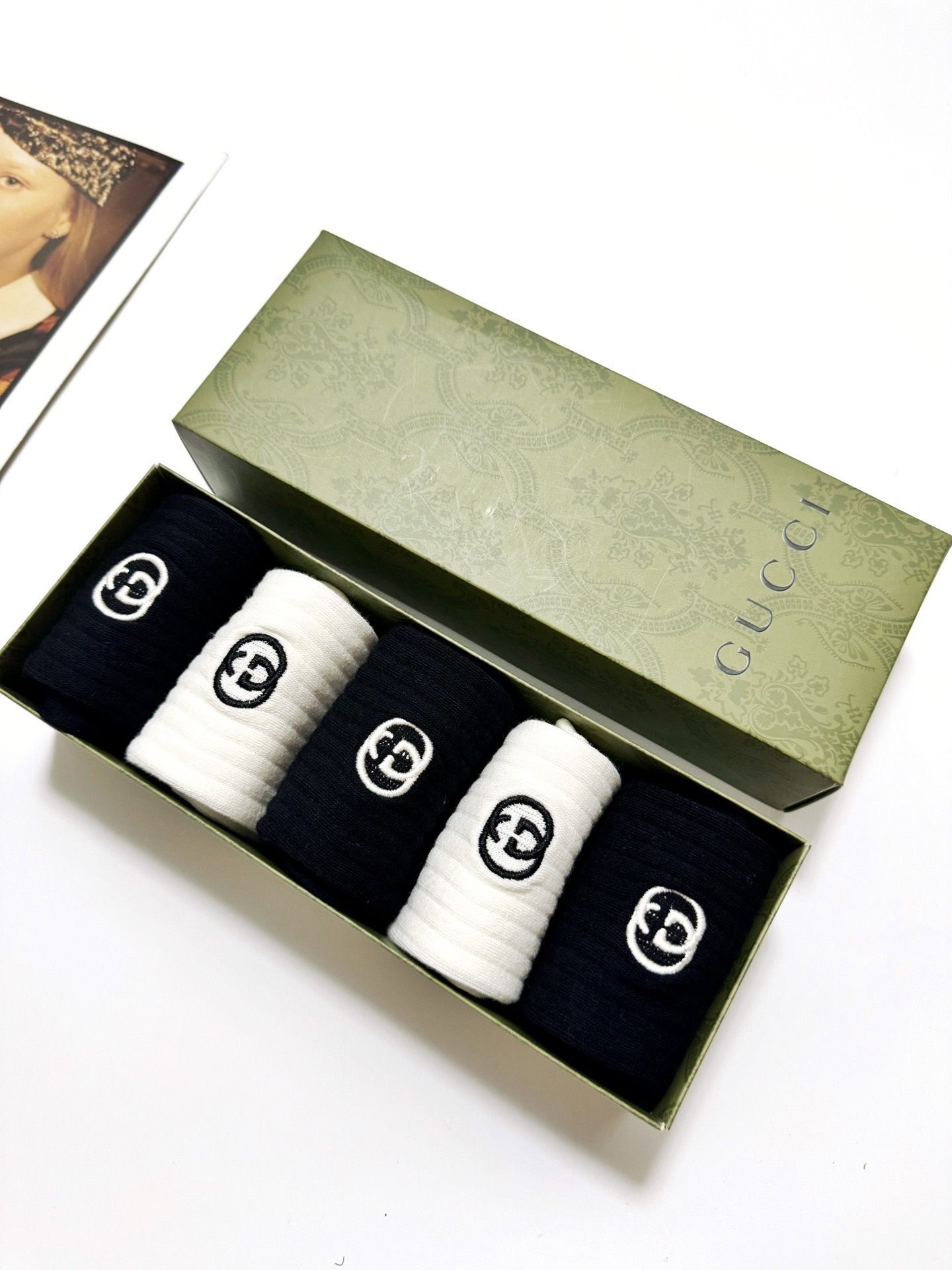 配包装🌟【一盒5 双】 🌟古琦 Gucci 经典刺绣字母logo 纯棉中筒袜 ，ins超火爆小腿袜，纯棉