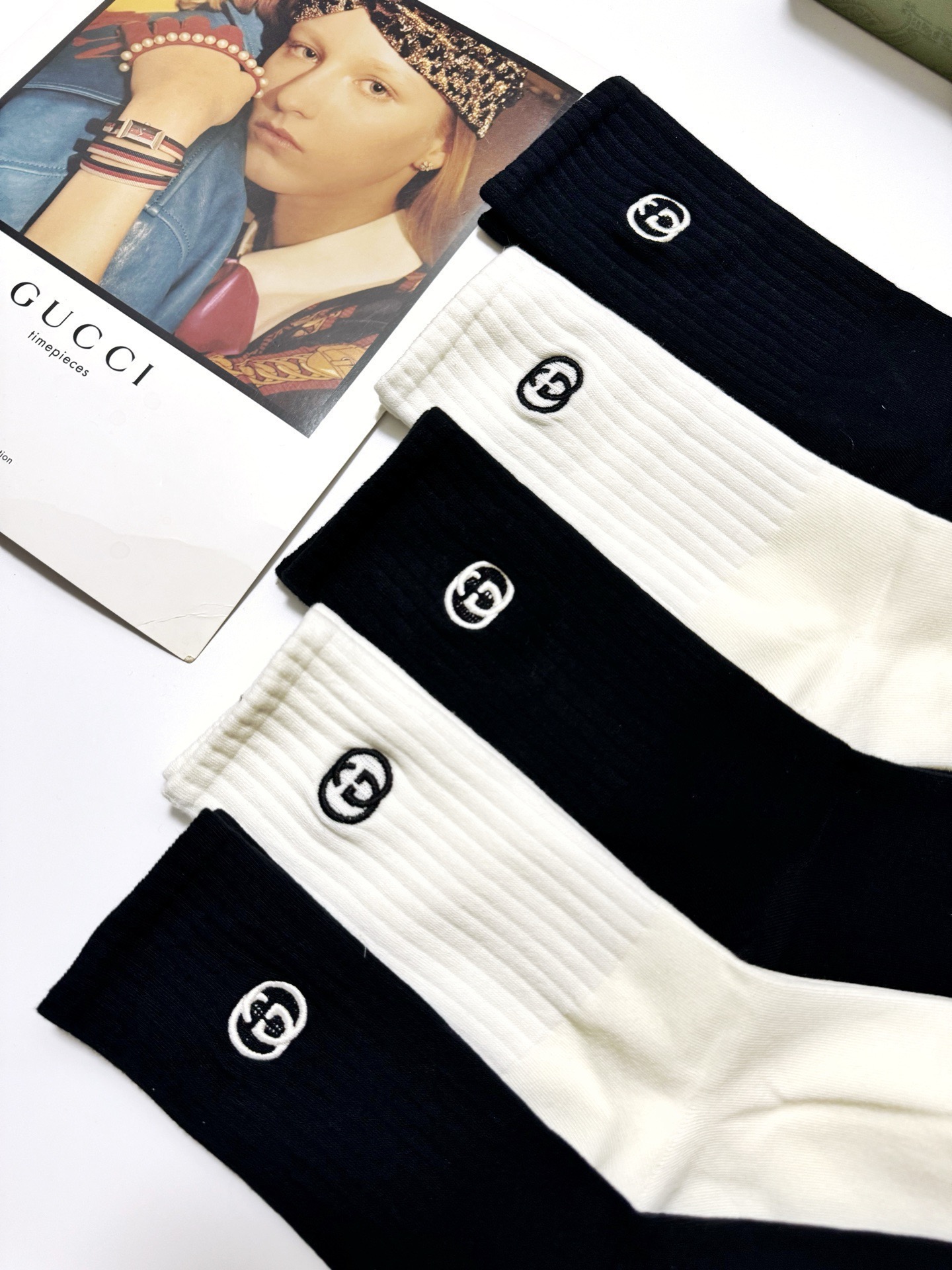 配包装🌟【一盒5 双】 🌟古琦 Gucci 经典刺绣字母logo 纯棉中筒袜 ，ins超火爆小腿袜，纯棉