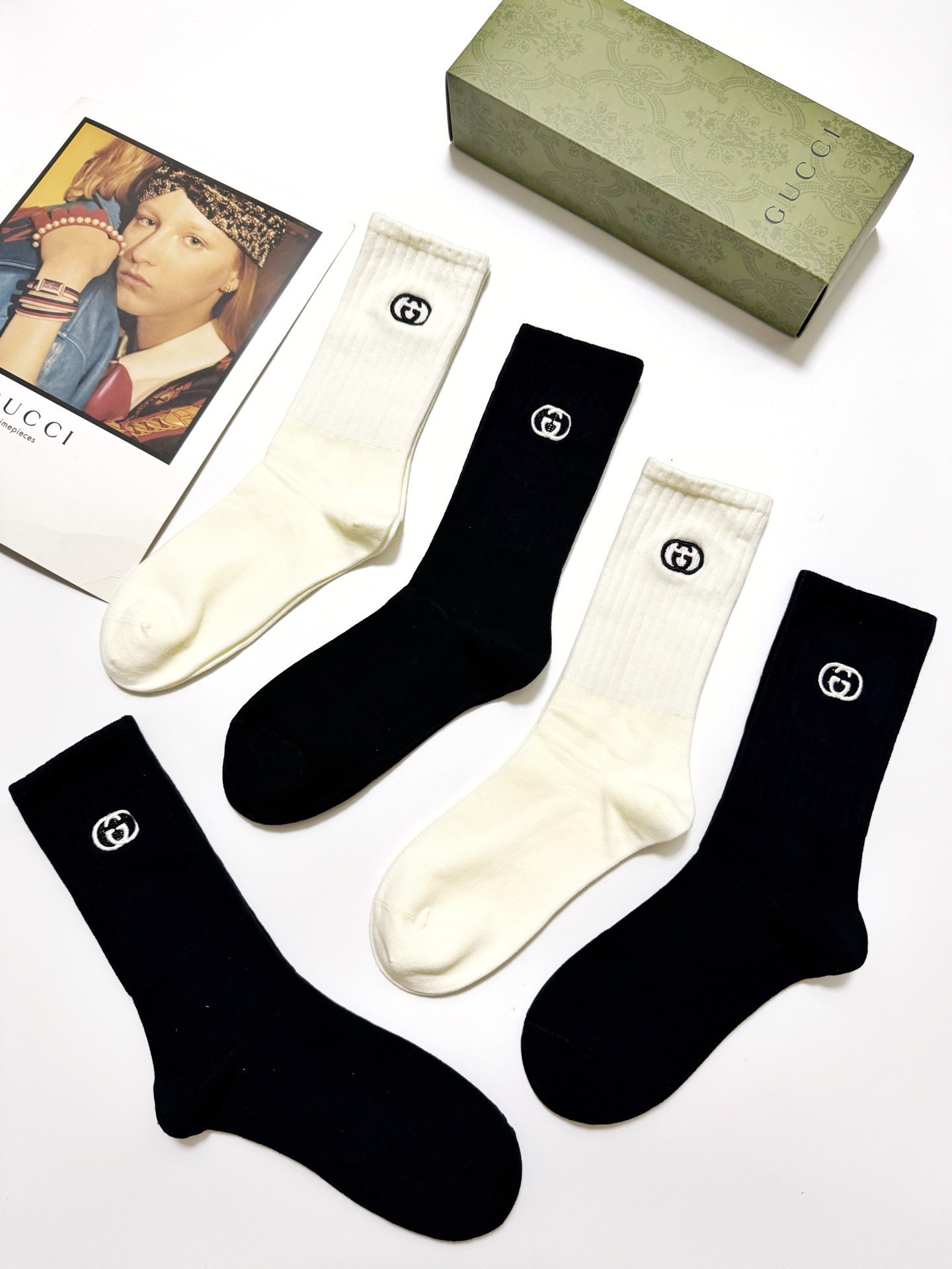 配包装🌟【一盒5 双】 🌟古琦 Gucci 经典刺绣字母logo 纯棉中筒袜 ，ins超火爆小腿袜，纯棉