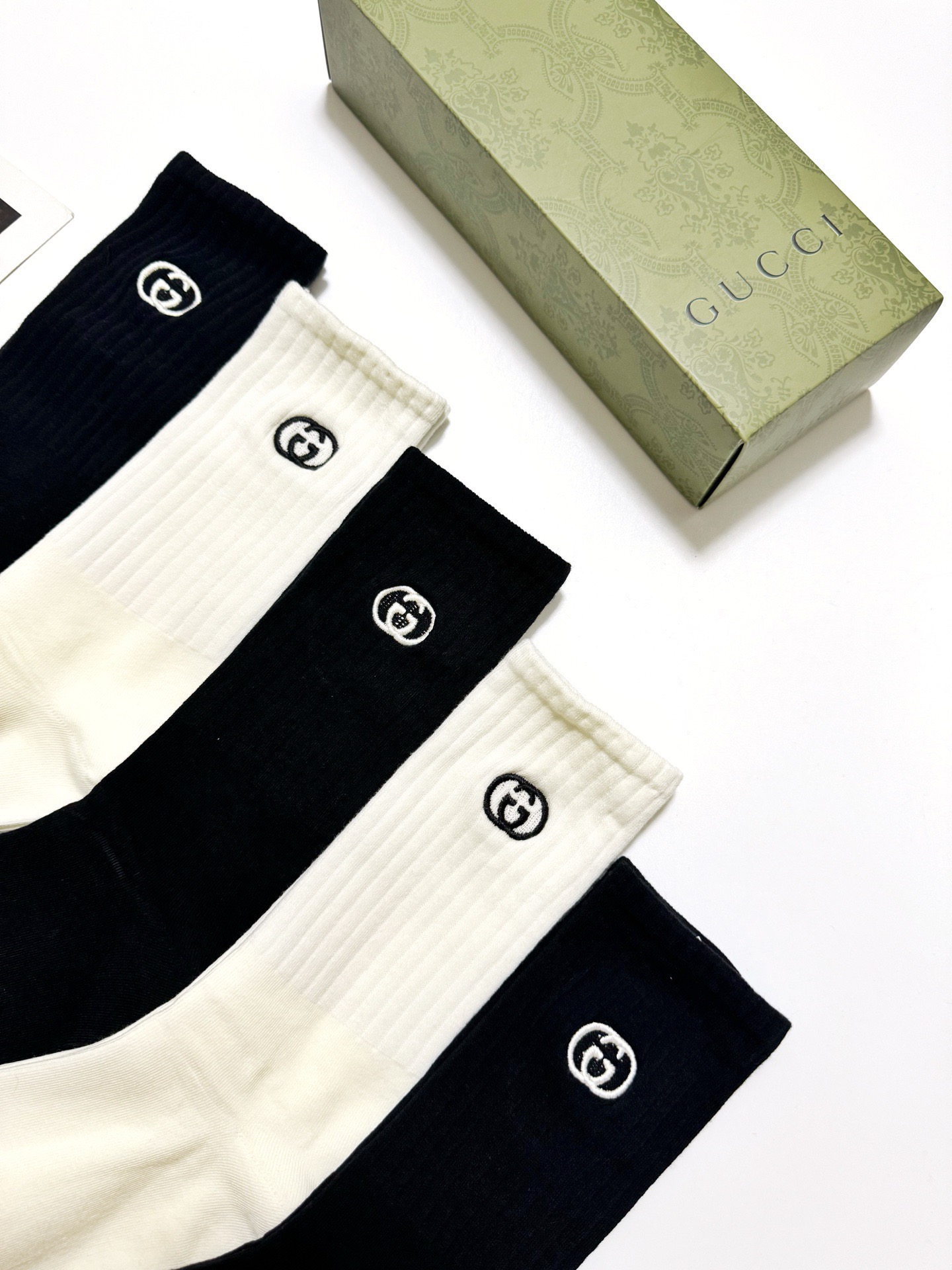 配包装🌟【一盒5 双】 🌟古琦 Gucci 经典刺绣字母logo 纯棉中筒袜 ，ins超火爆小腿袜，纯棉