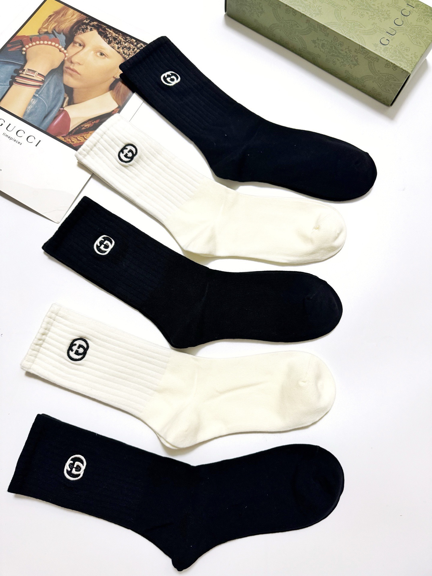 配包装🌟【一盒5 双】 🌟古琦 Gucci 经典刺绣字母logo 纯棉中筒袜 ，ins超火爆小腿袜，纯棉