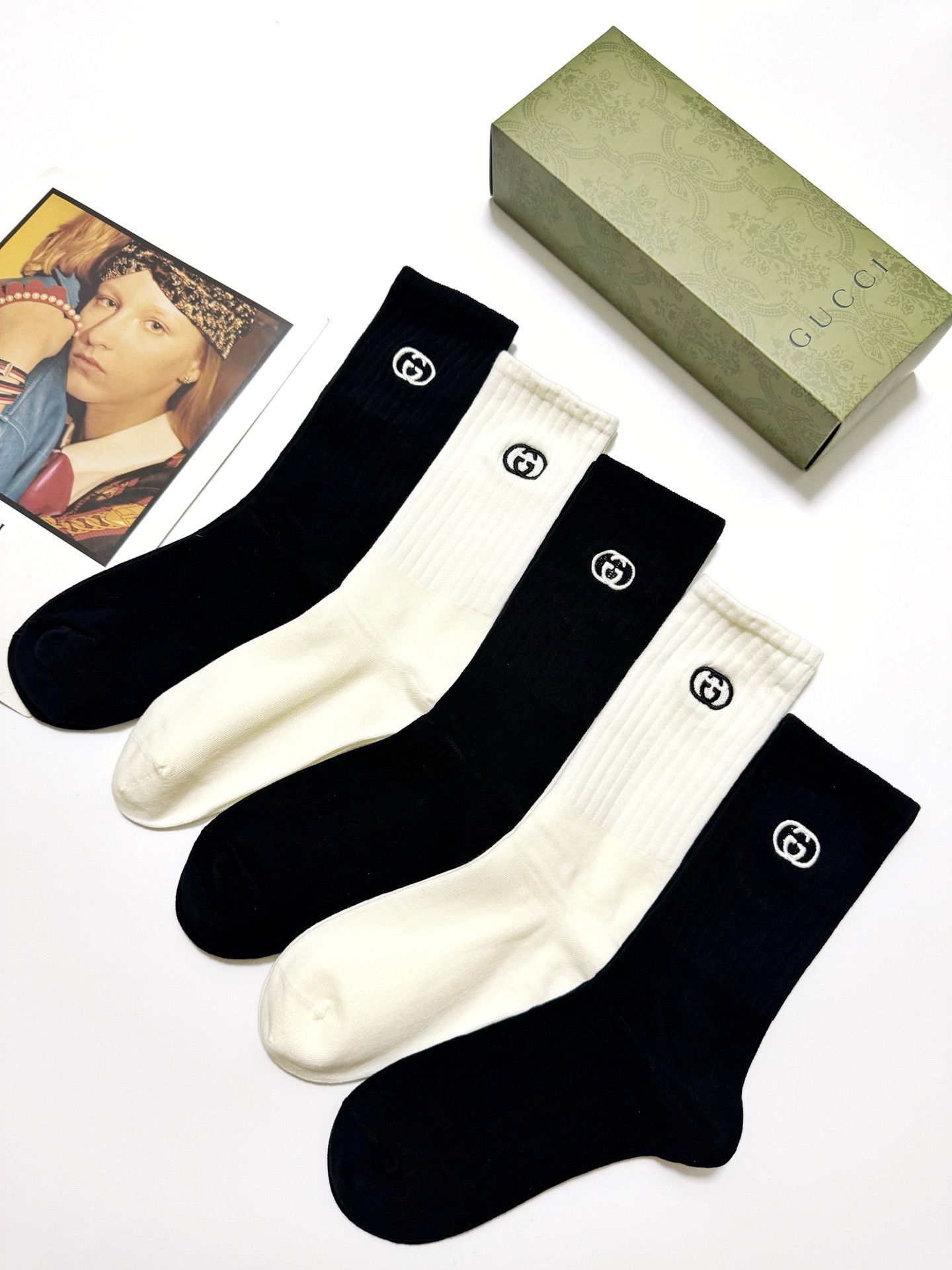 配包装🌟【一盒5 双】 🌟古琦 Gucci 经典刺绣字母logo 纯棉中筒袜 ，ins超火爆小腿袜，纯棉
