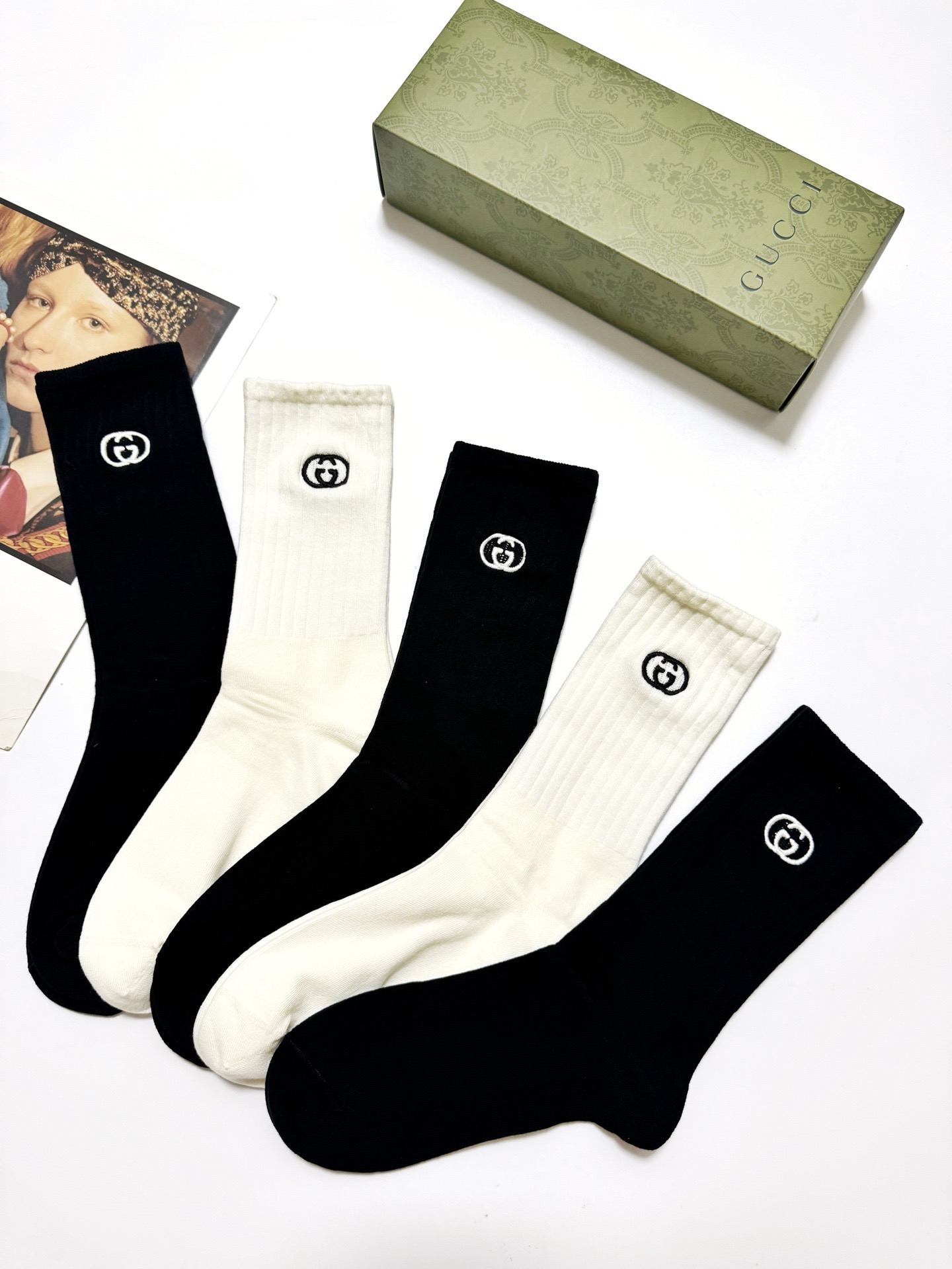 配包装🌟【一盒5 双】 🌟古琦 Gucci 经典刺绣字母logo 纯棉中筒袜 ，ins超火爆小腿袜，纯棉