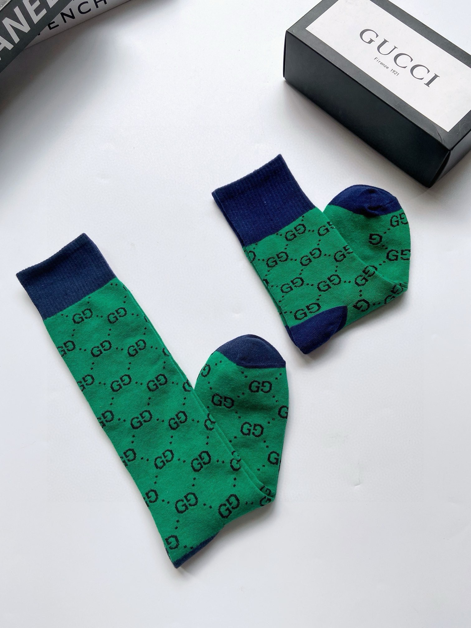 配包装🌟【一盒2双】🌟Gucci 古奇 爆款双G字母 长筒袜 中筒袜🔥专柜同步发售ing ，巨多明星红人