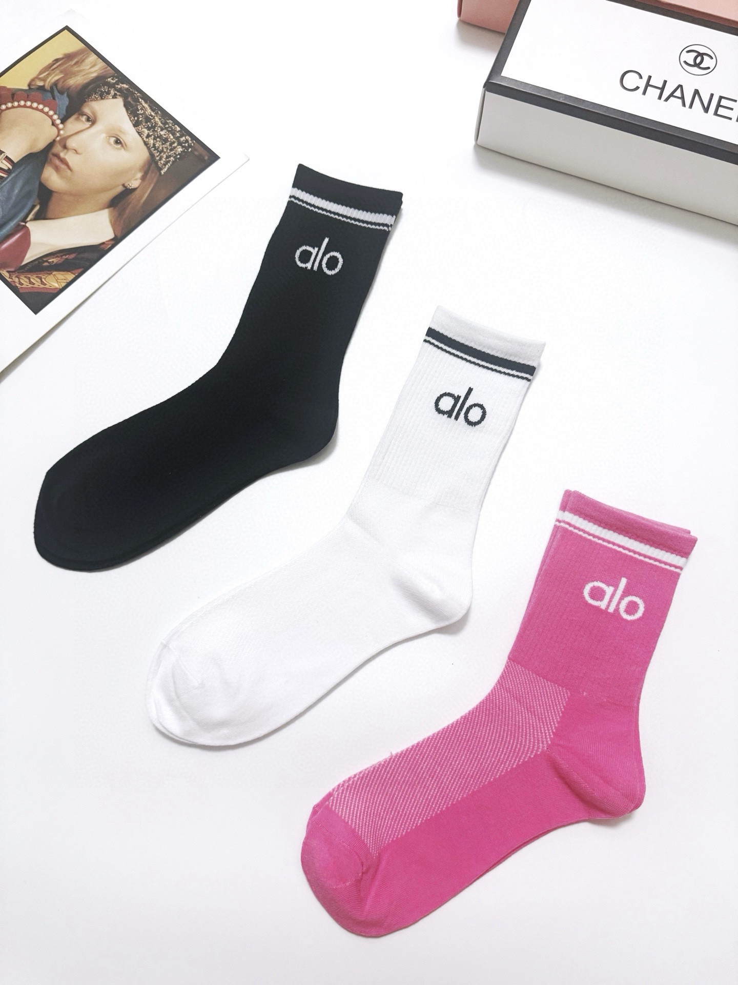 配包装🌟【一盒3双】 🌟 alo 经典字母logo 纯棉中筒袜 ，ins超火爆小腿短袜，纯棉面料，潮人必