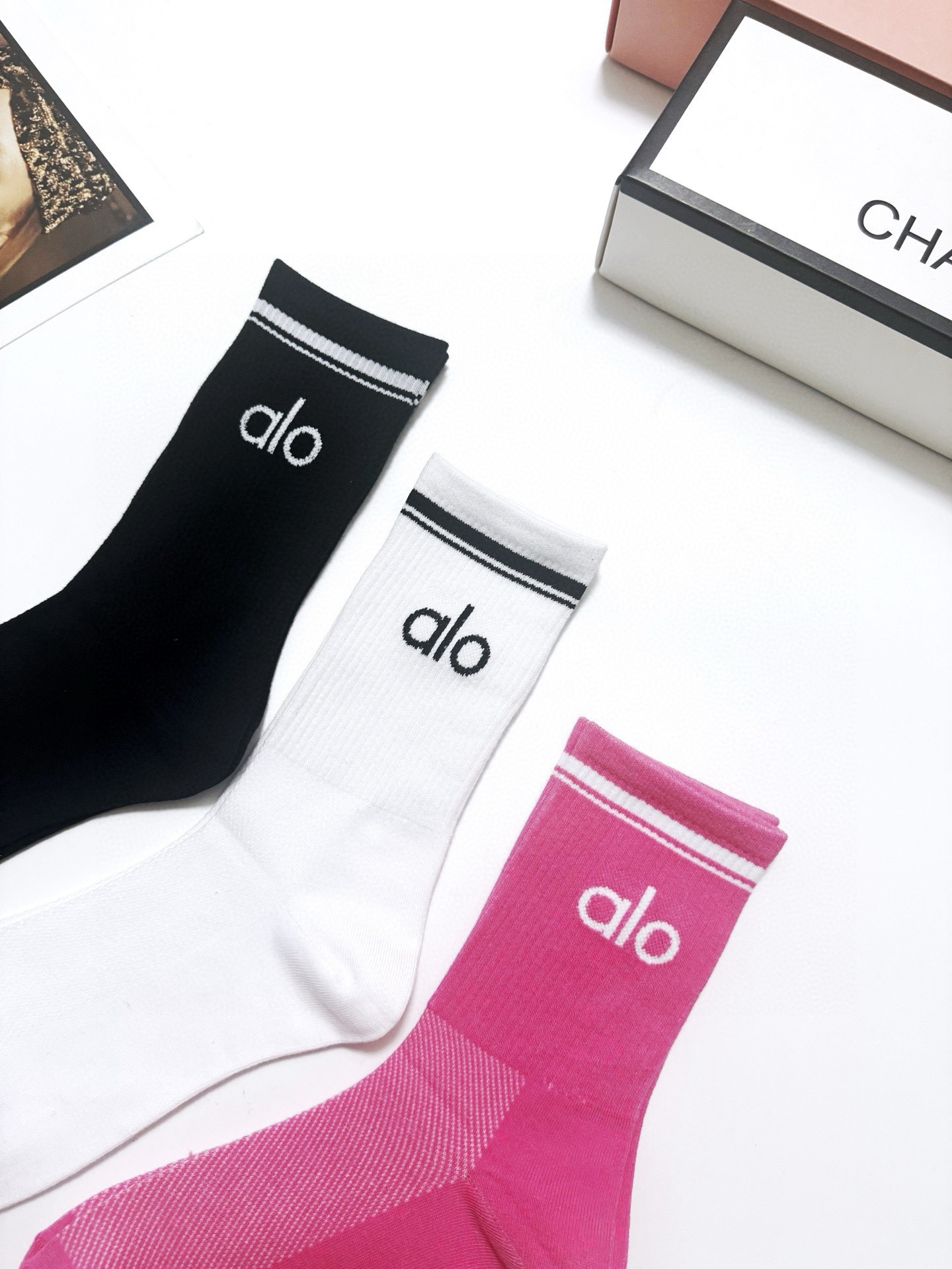 配包装🌟【一盒3双】 🌟 alo 经典字母logo 纯棉中筒袜 ，ins超火爆小腿短袜，纯棉面料，潮人必