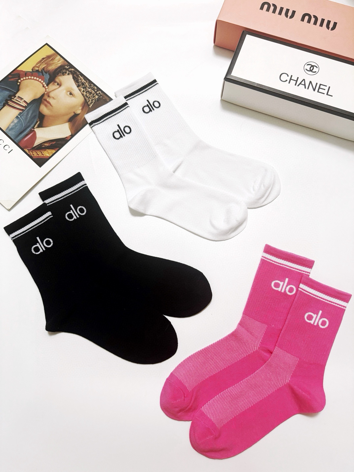 配包装🌟【一盒3双】 🌟 alo 经典字母logo 纯棉中筒袜 ，ins超火爆小腿短袜，纯棉面料，潮人必