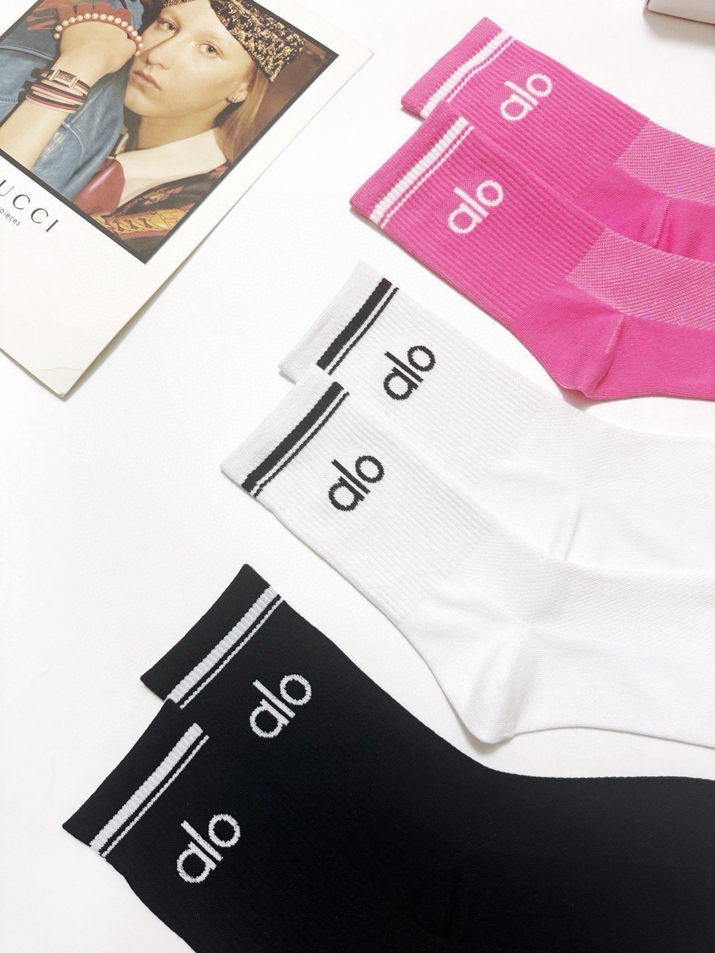 配包装🌟【一盒3双】 🌟 alo 经典字母logo 纯棉中筒袜 ，ins超火爆小腿短袜，纯棉面料，潮人必