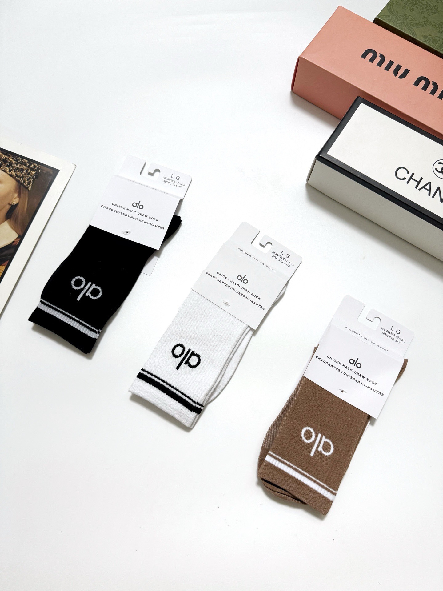 配包装🌟【一盒3双】 🌟 alo 经典字母logo 纯棉中筒袜 ，ins超火爆小腿短袜，纯棉面料，潮人必