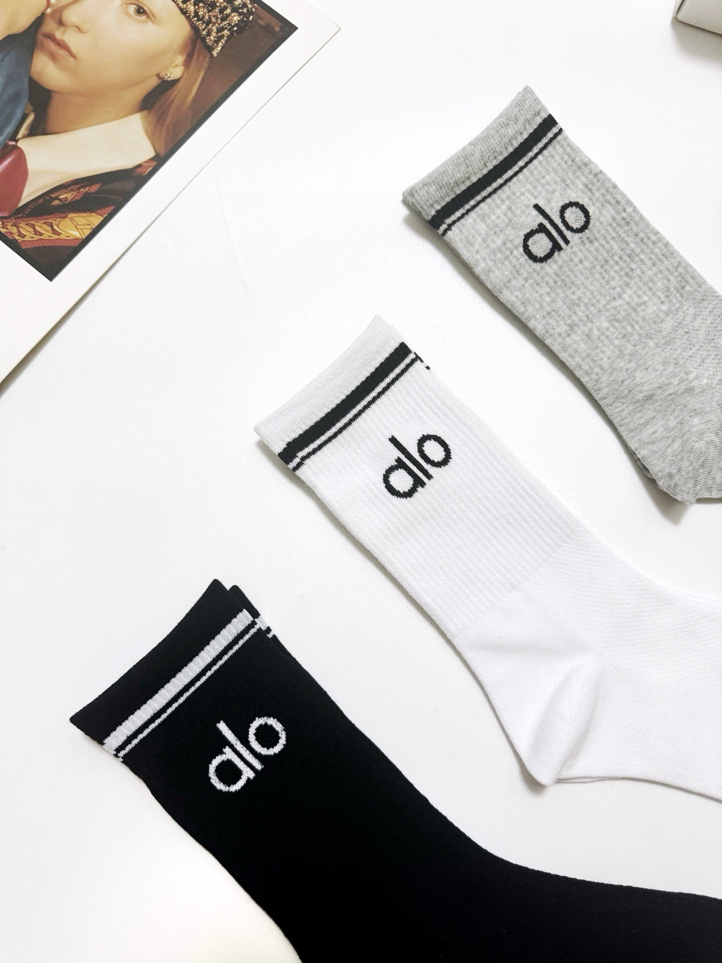 配包装🌟【一盒3双】 🌟 alo 经典字母logo 纯棉中筒袜 ，ins超火爆小腿短袜，纯棉面料，潮人必