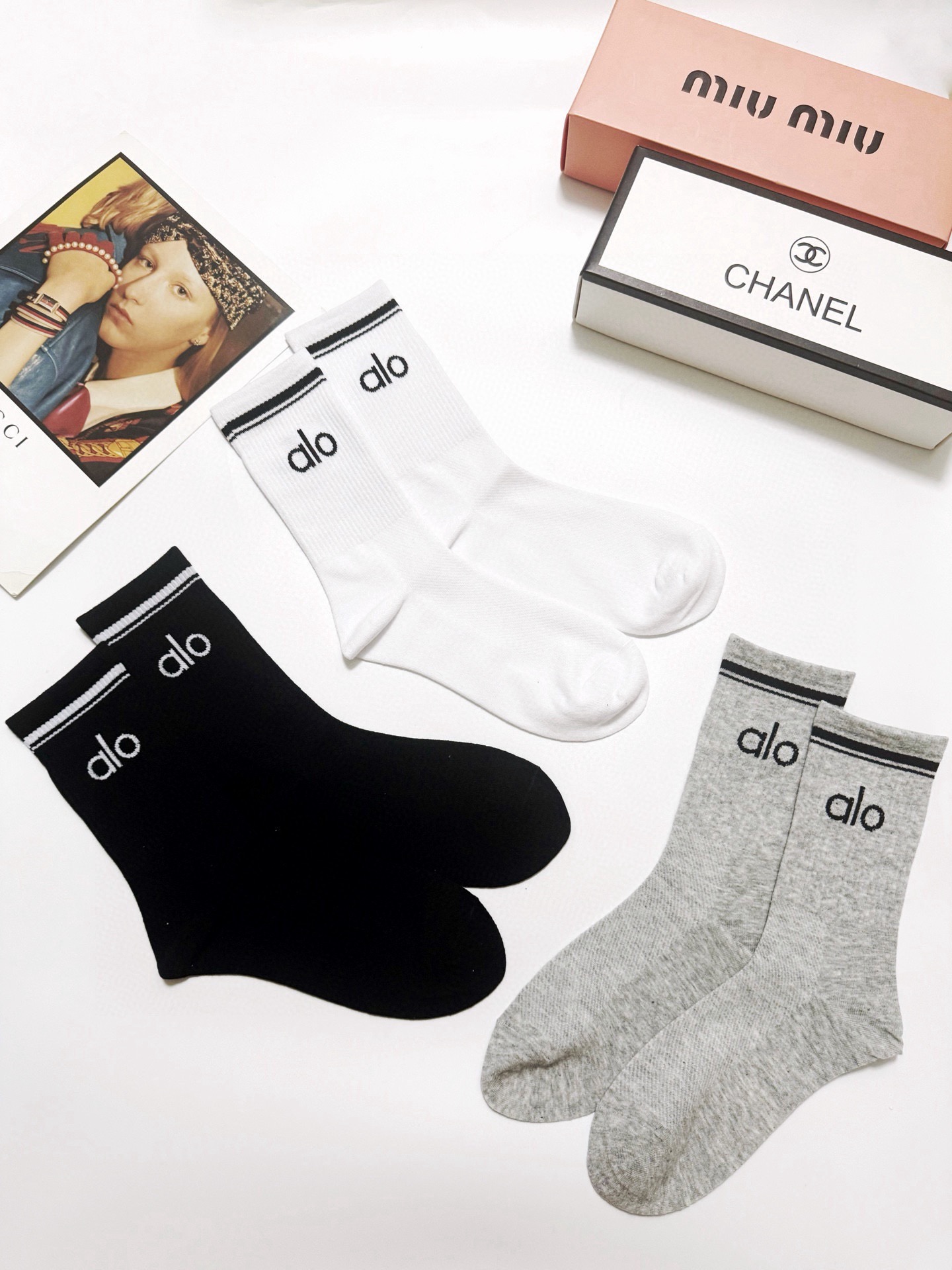 配包装🌟【一盒3双】 🌟 alo 经典字母logo 纯棉中筒袜 ，ins超火爆小腿短袜，纯棉面料，潮人必