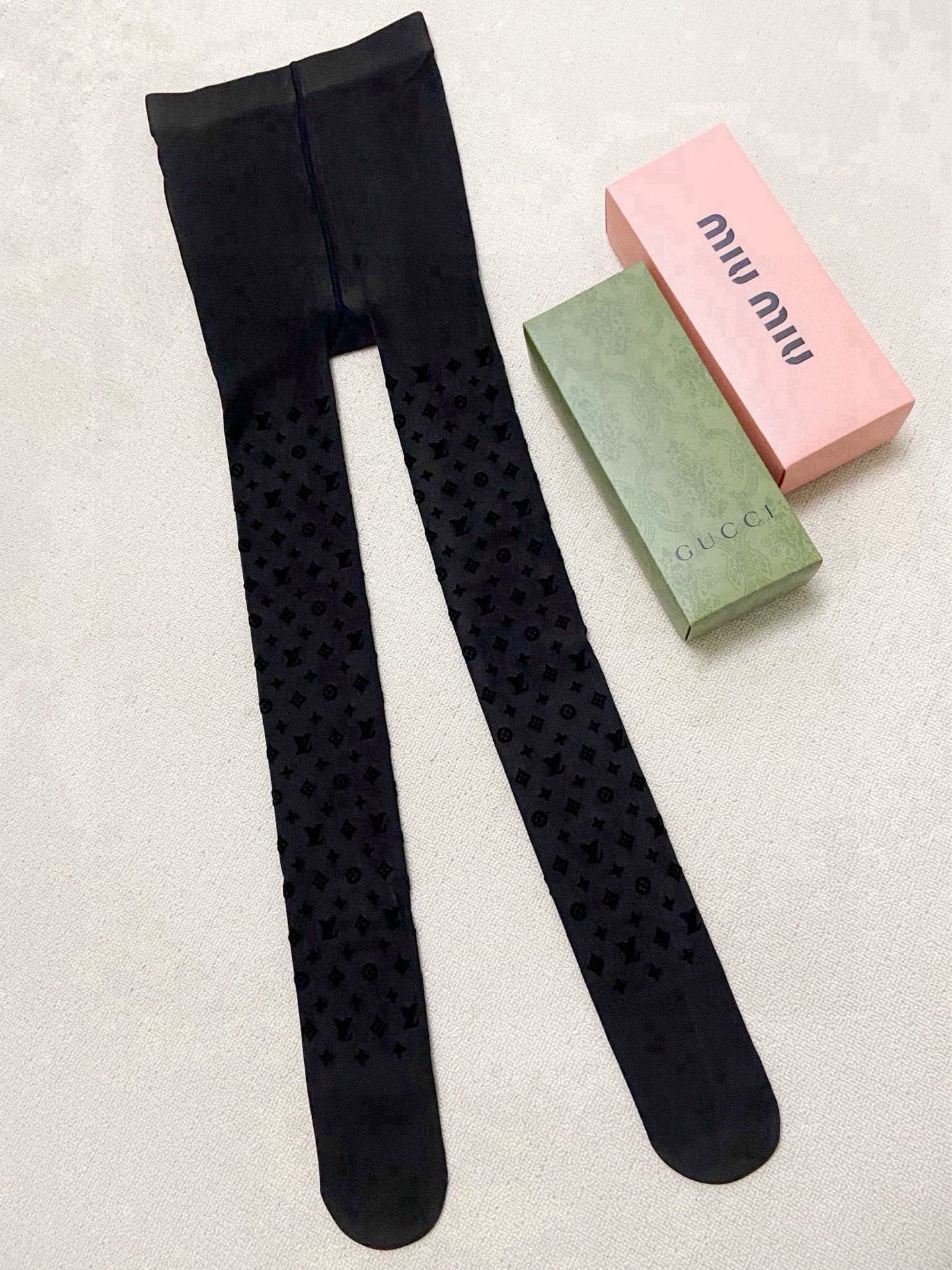 【加厚款】 配包装🌟【一盒一双】🌟LV 路易威登 ins爆款，秋冬加厚丝袜 ，水光黑丝透肤打底连裤袜🌟对