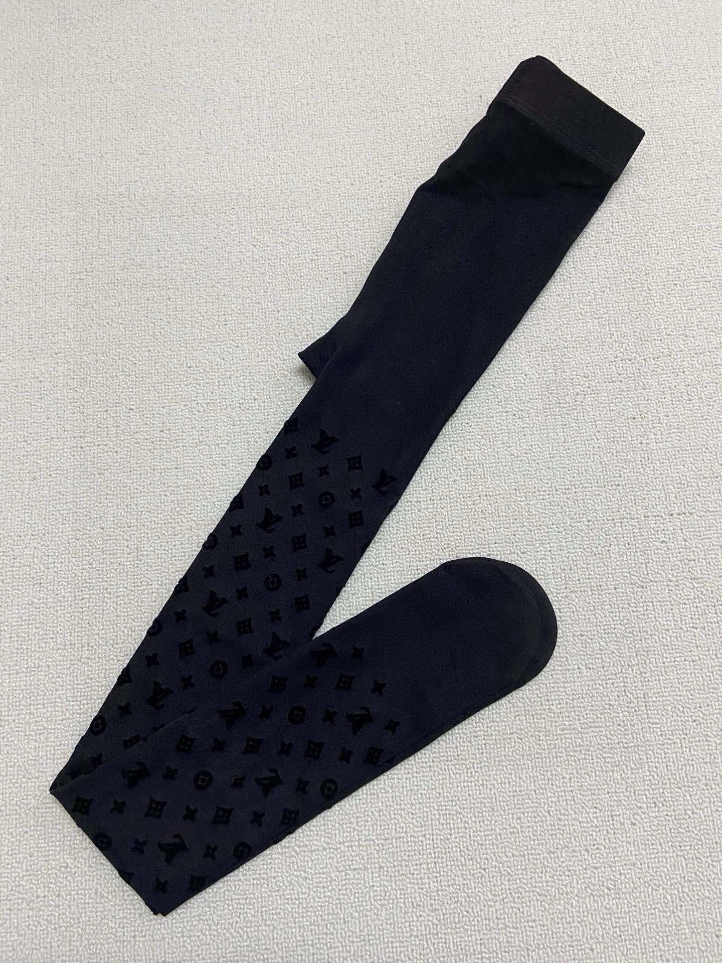 【加厚款】 配包装🌟【一盒一双】🌟LV 路易威登 ins爆款，秋冬加厚丝袜 ，水光黑丝透肤打底连裤袜🌟对