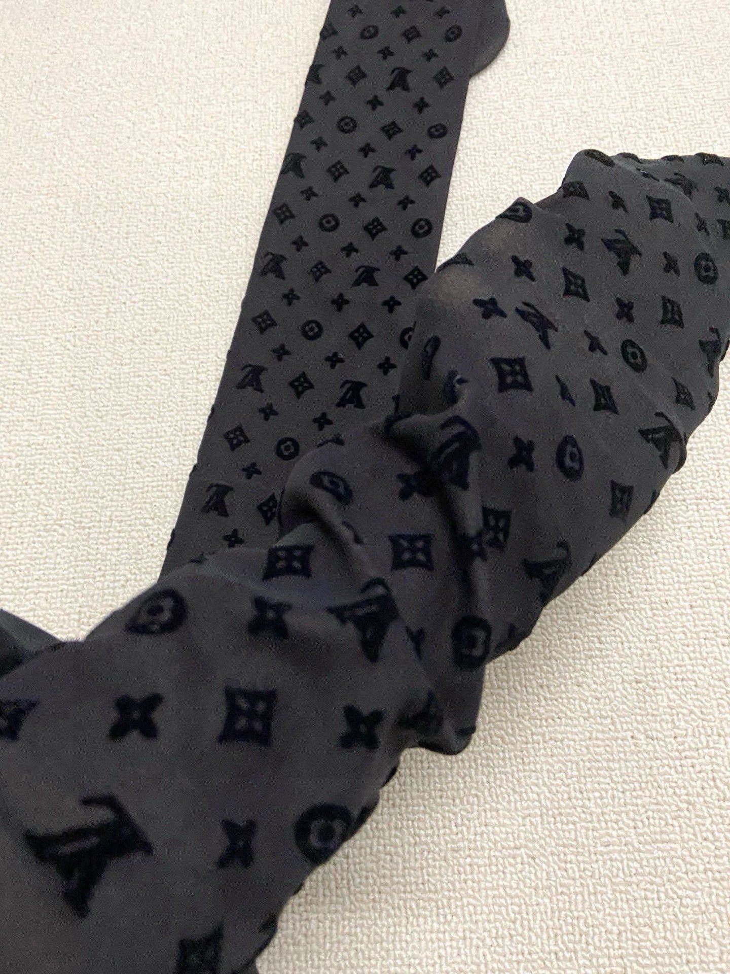 【加厚款】 配包装🌟【一盒一双】🌟LV 路易威登 ins爆款，秋冬加厚丝袜 ，水光黑丝透肤打底连裤袜🌟对