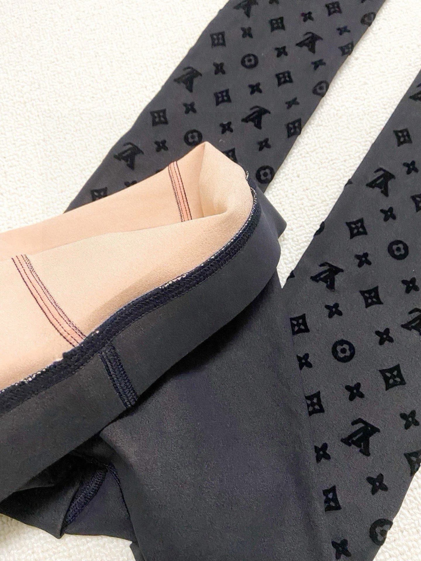 【加厚款】 配包装🌟【一盒一双】🌟LV 路易威登 ins爆款，秋冬加厚丝袜 ，水光黑丝透肤打底连裤袜🌟对