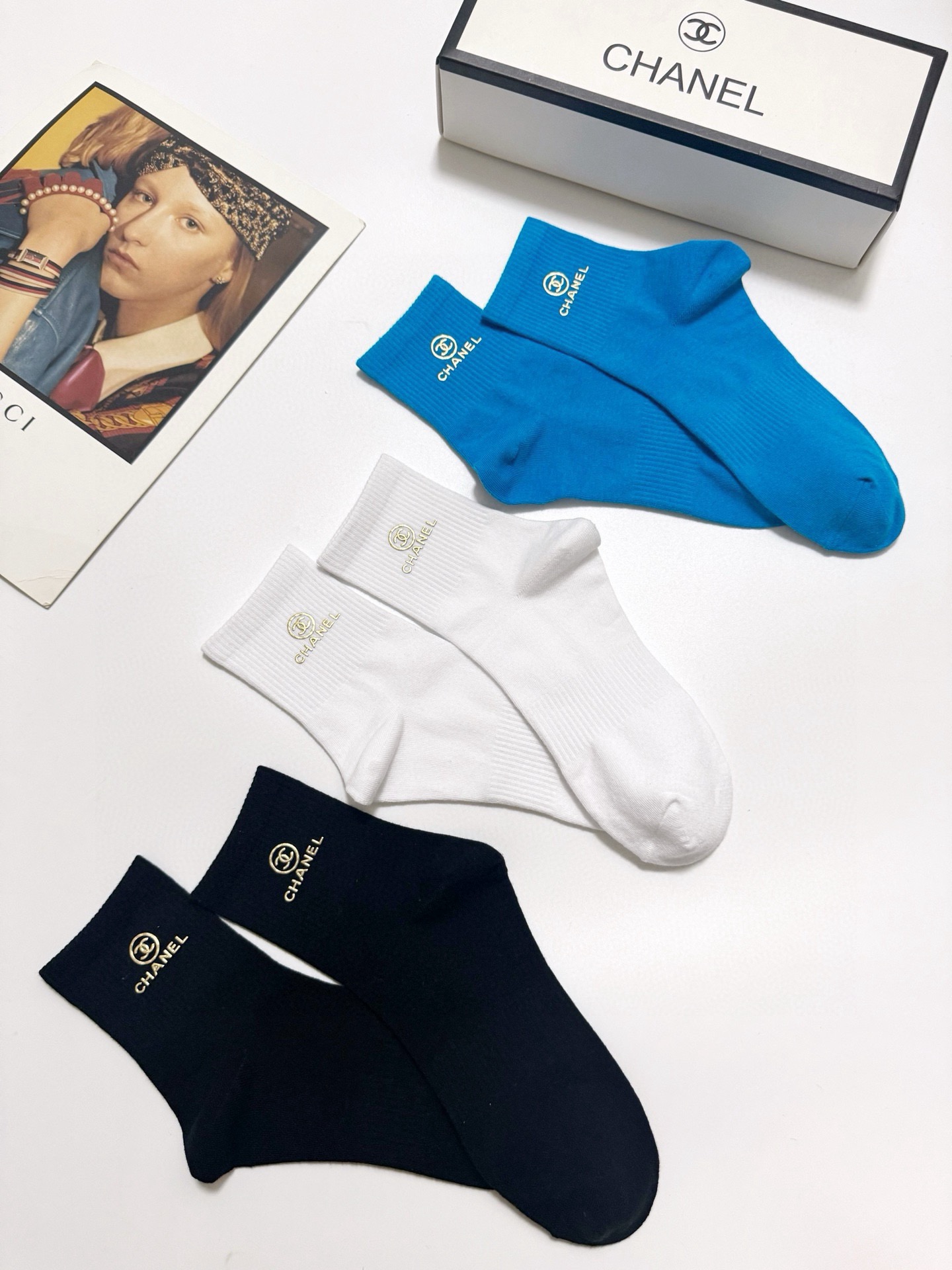 配包装🌟【一盒3 双】 🌟Chanel 香奈儿 经典字母logo纯棉 中筒袜 ins超火爆红人同款，精美