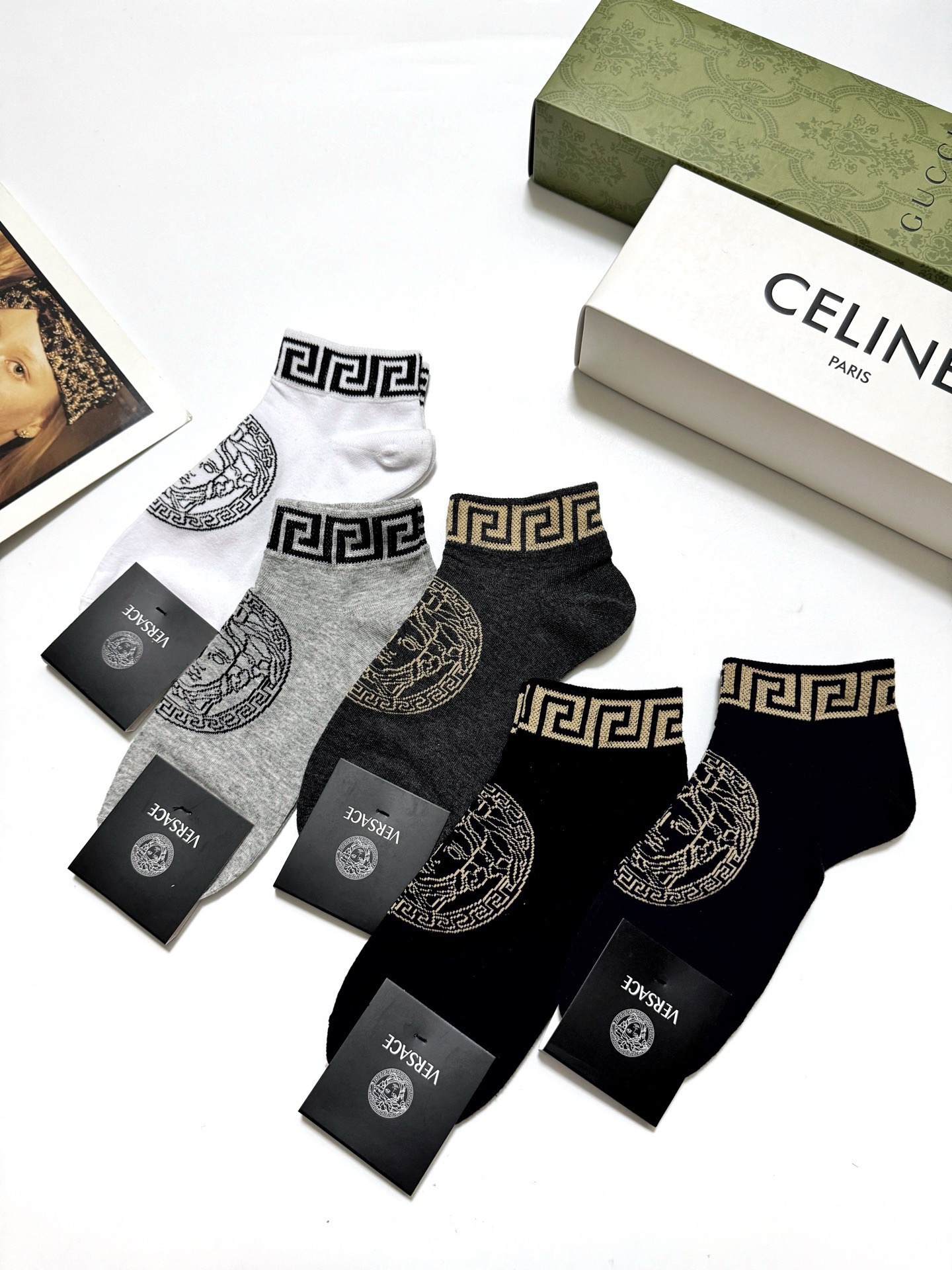 配包装🌟【一盒3 双】 🌟Chanel 香奈儿 经典字母logo纯棉 中筒袜 ins超火爆红人同款，精美