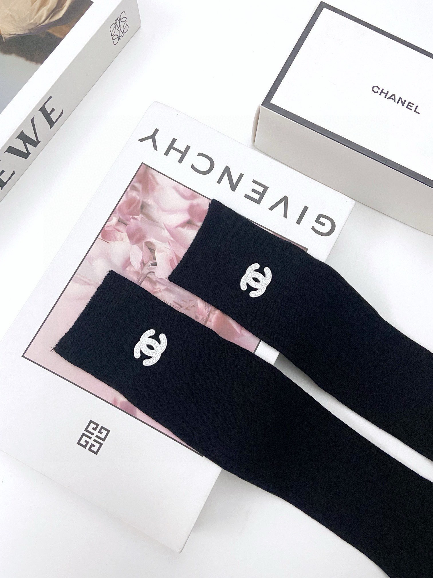 爆款回货 配包装🌟【一盒一双】🌟Chanel 香奈儿 经典双C 字母logo 纯棉长筒袜 小腿袜 🌟in