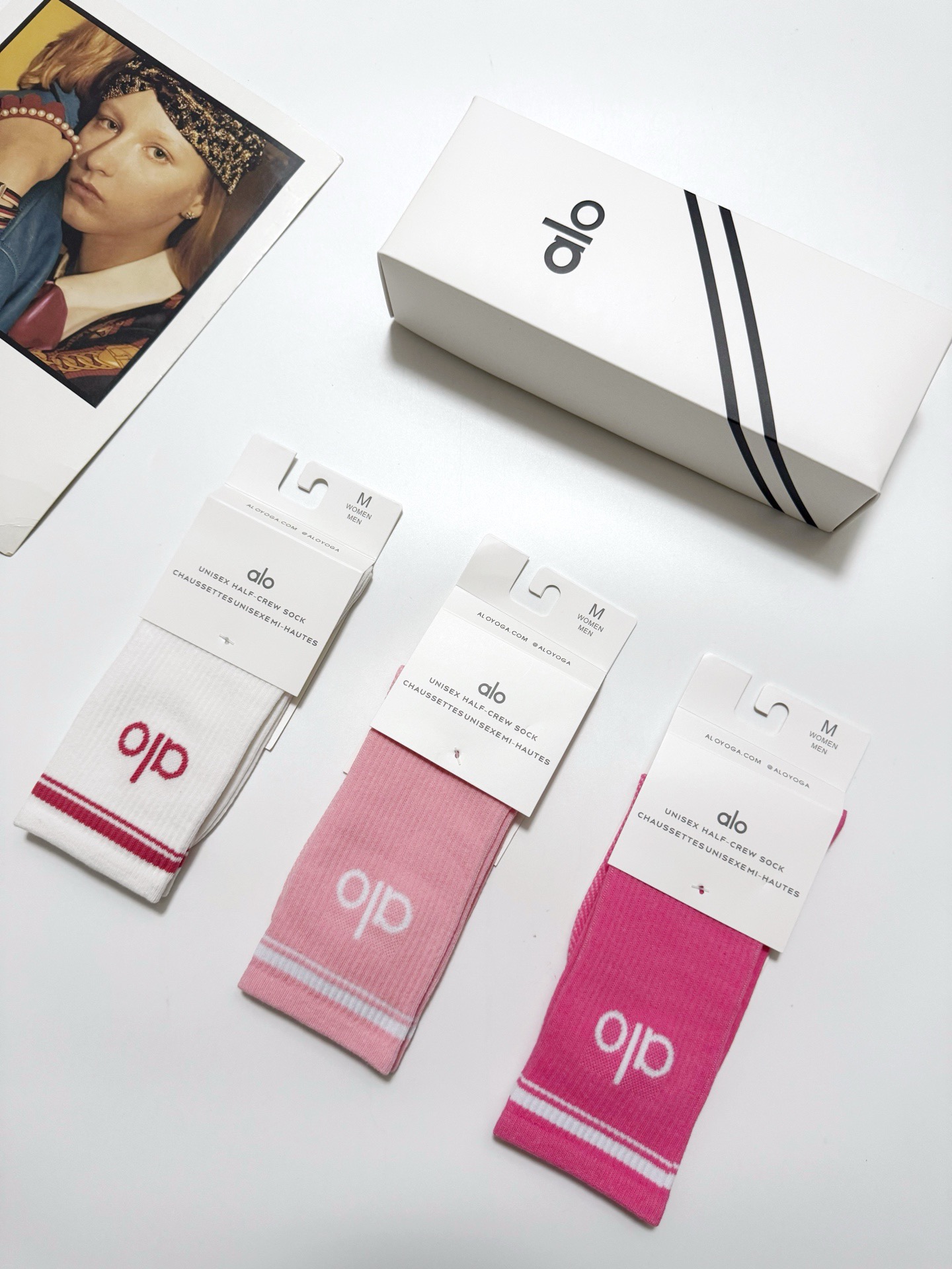 配包装🌟【一盒3双】 🌟 alo 经典字母logo 纯棉中筒袜 ，ins超火爆小腿短袜，纯棉面料，潮人必