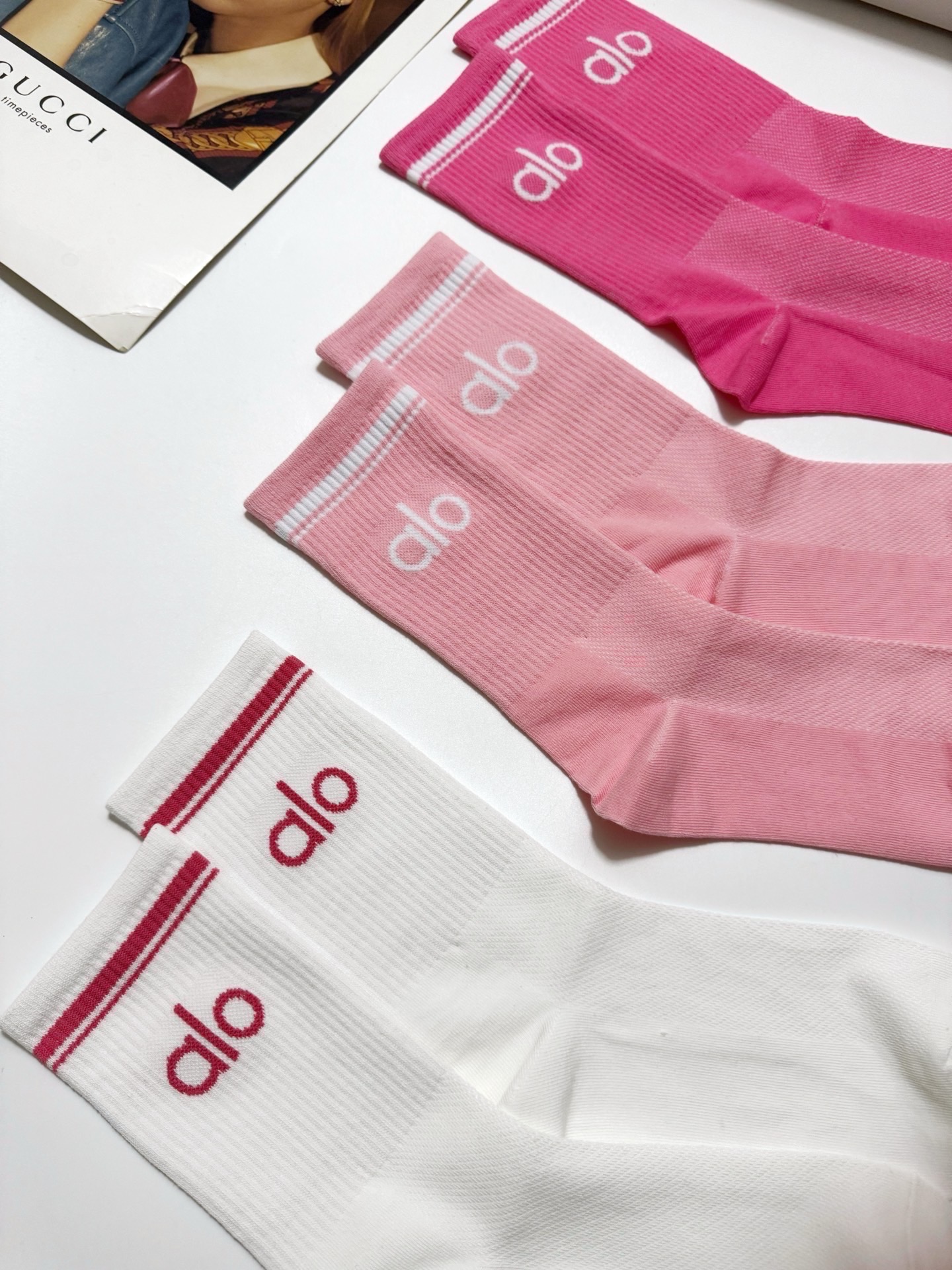 配包装🌟【一盒3双】 🌟 alo 经典字母logo 纯棉中筒袜 ，ins超火爆小腿短袜，纯棉面料，潮人必