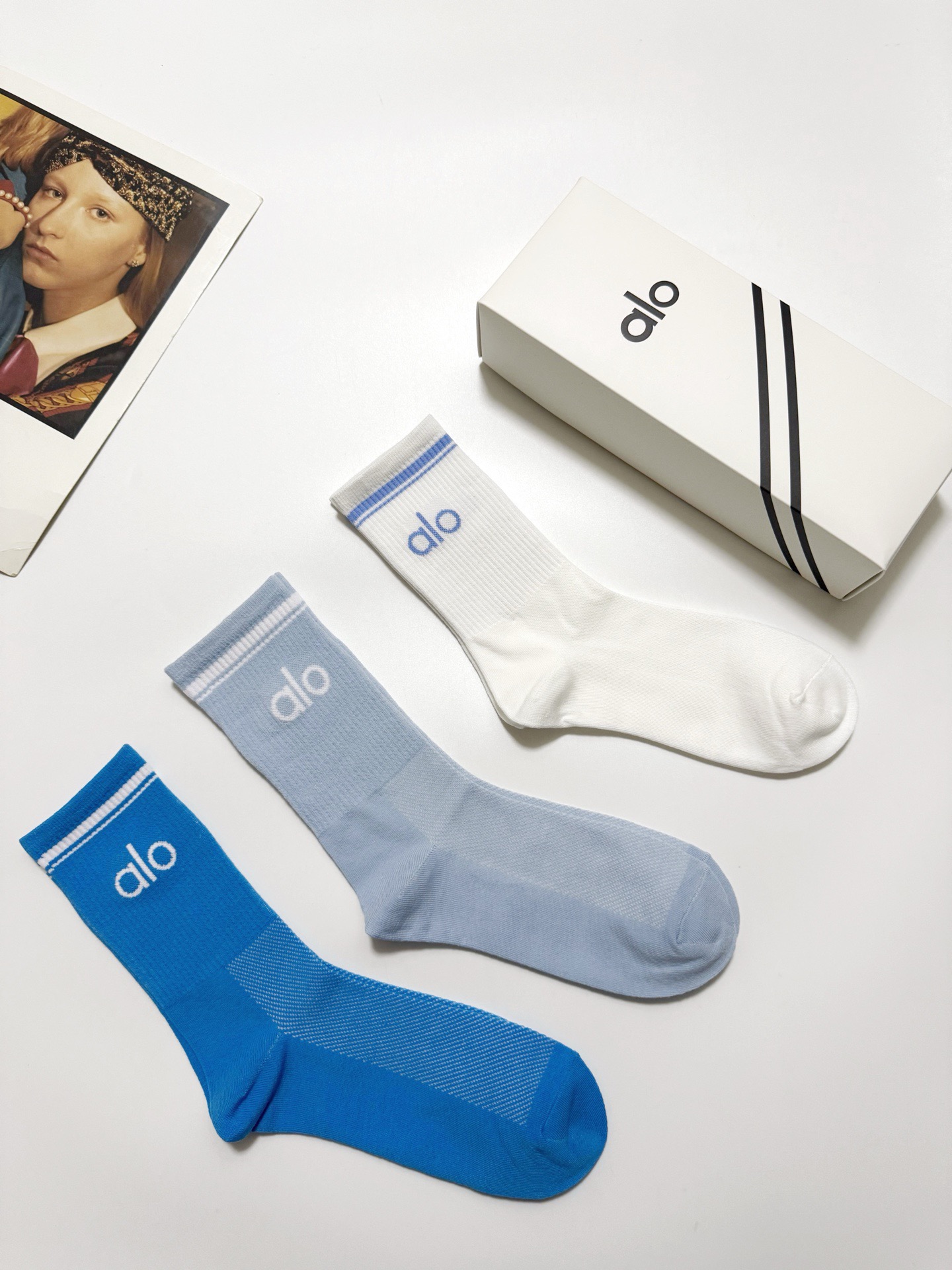 配包装🌟【一盒3双】 🌟 alo 经典字母logo 纯棉中筒袜 ，ins超火爆小腿短袜，纯棉面料，潮人必