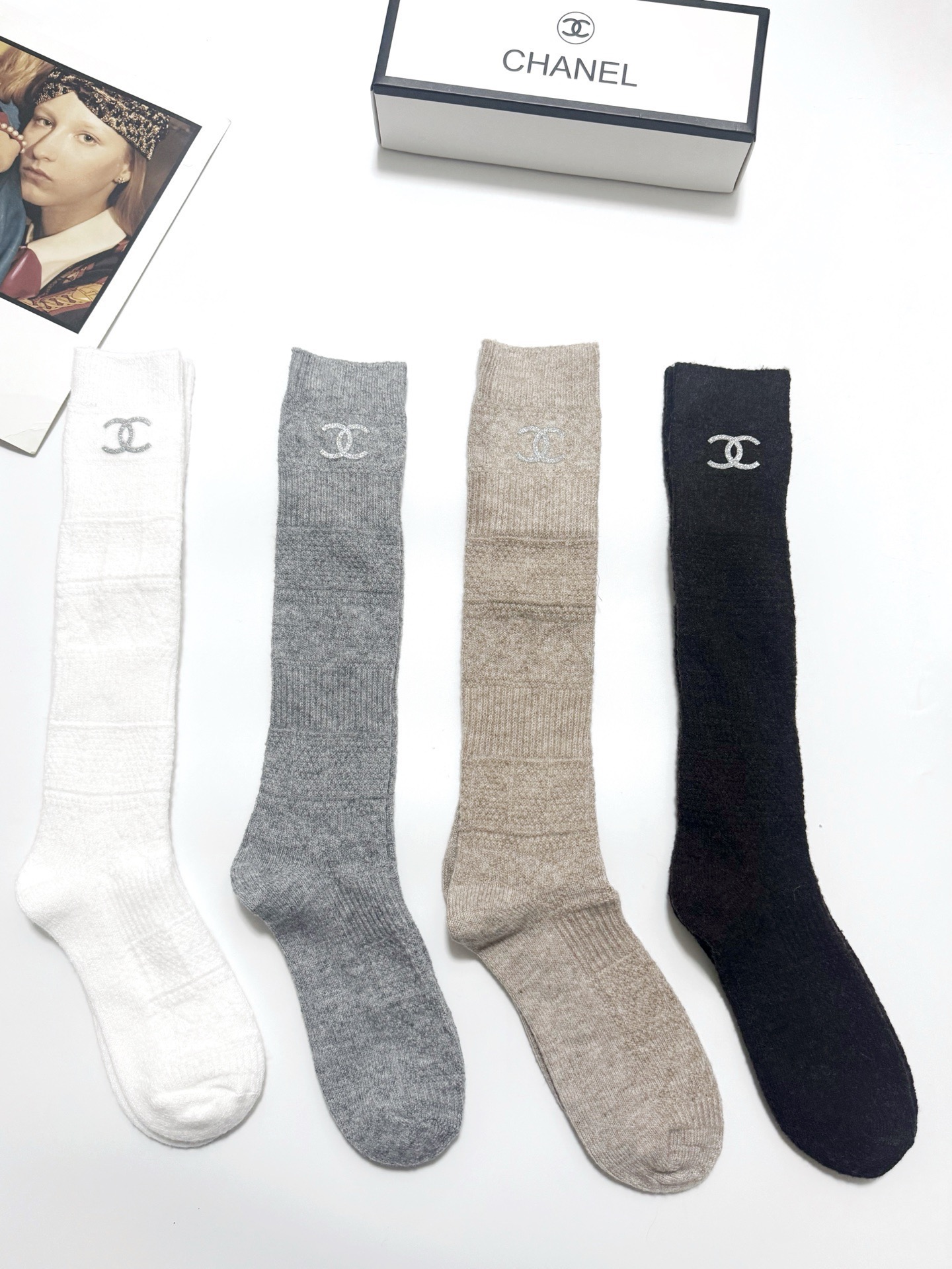 配包装🌟【一盒一双】🌟Chanel 香奈儿 经典字母 logo羊毛 混纺长筒袜 ！菱格暗纹小腿袜 超级软