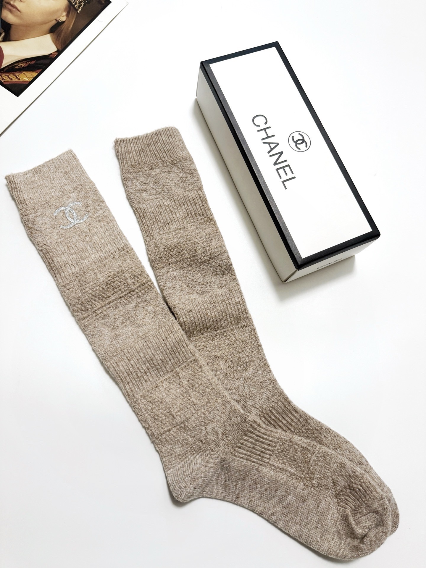 配包装🌟【一盒一双】🌟Chanel 香奈儿 经典字母 logo羊毛 混纺长筒袜 ！菱格暗纹小腿袜 超级软