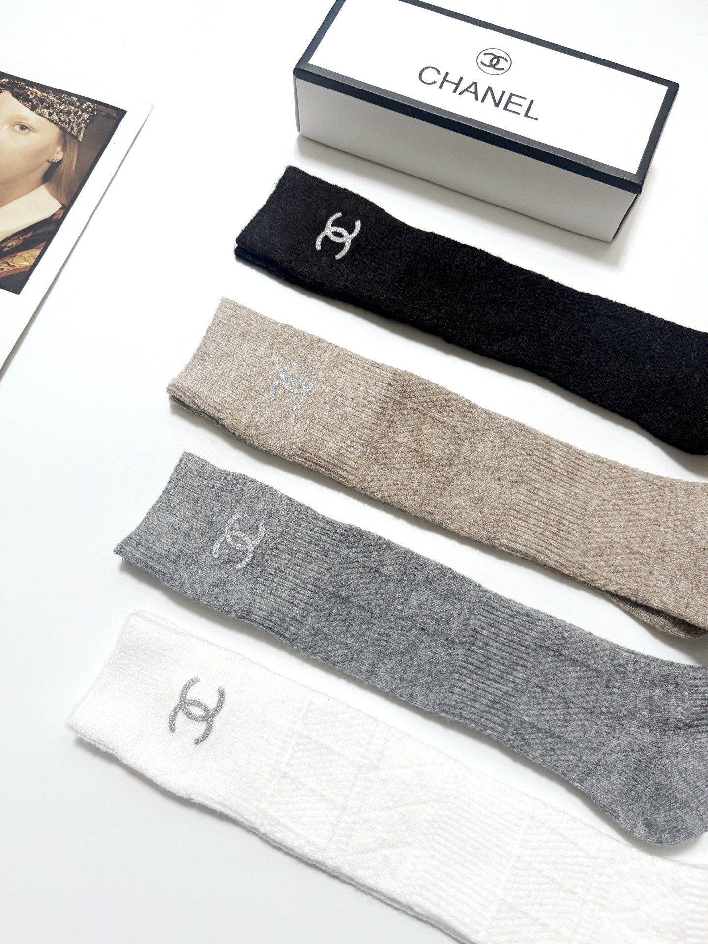 配包装🌟【一盒一双】🌟Chanel 香奈儿 经典字母 logo羊毛 混纺长筒袜 ！菱格暗纹小腿袜 超级软