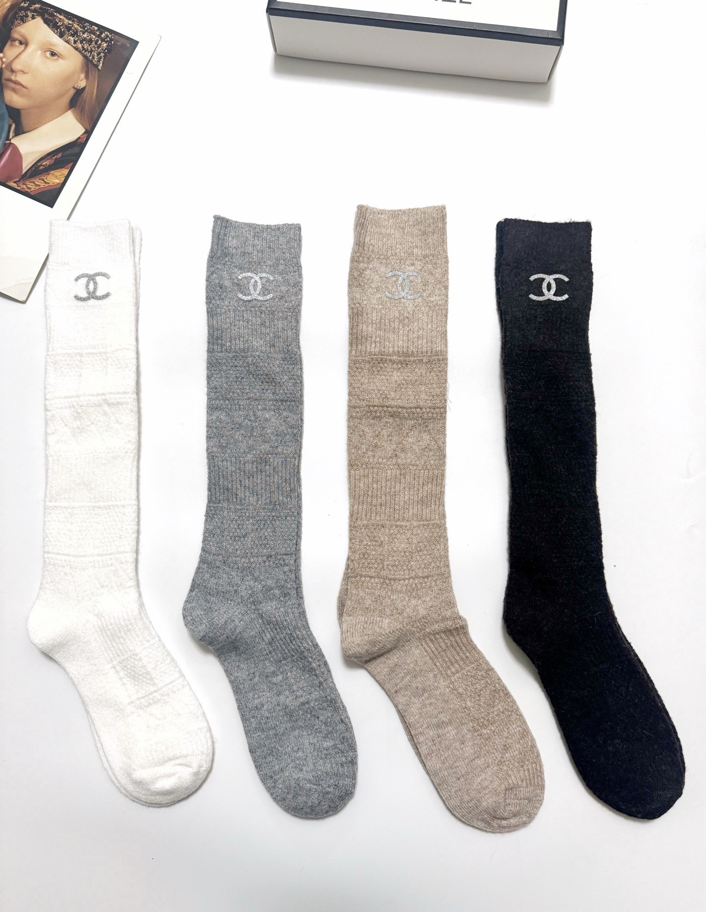 配包装🌟【一盒一双】🌟Chanel 香奈儿 经典字母 logo羊毛 混纺长筒袜 ！菱格暗纹小腿袜 超级软