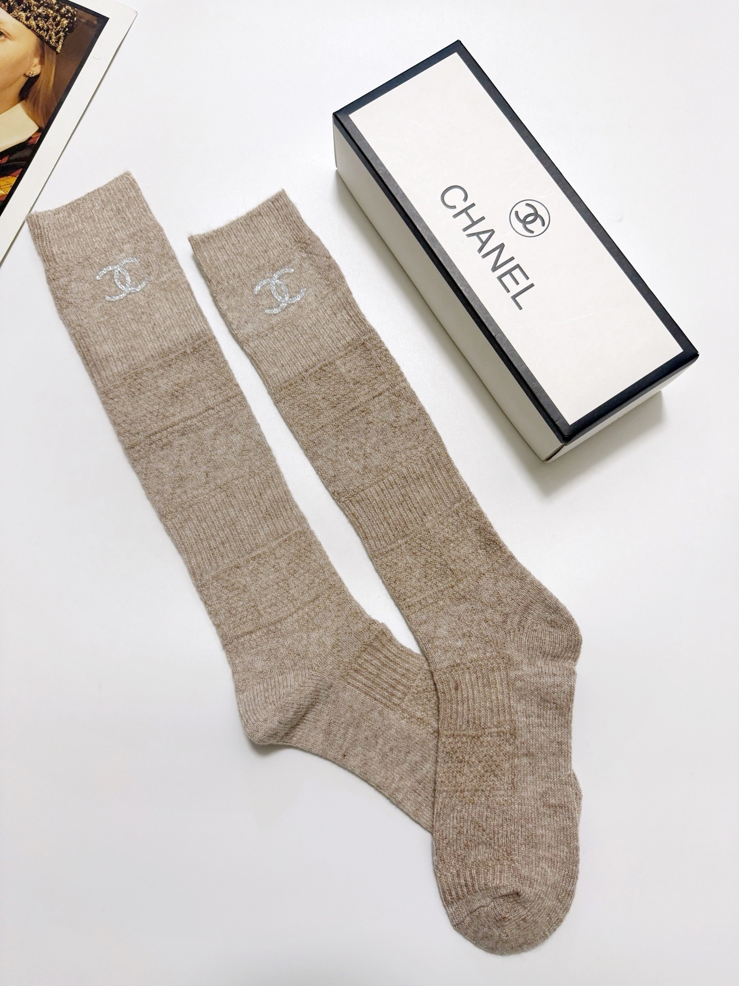 配包装🌟【一盒一双】🌟Chanel 香奈儿 经典字母 logo羊毛 混纺长筒袜 ！菱格暗纹小腿袜 超级软