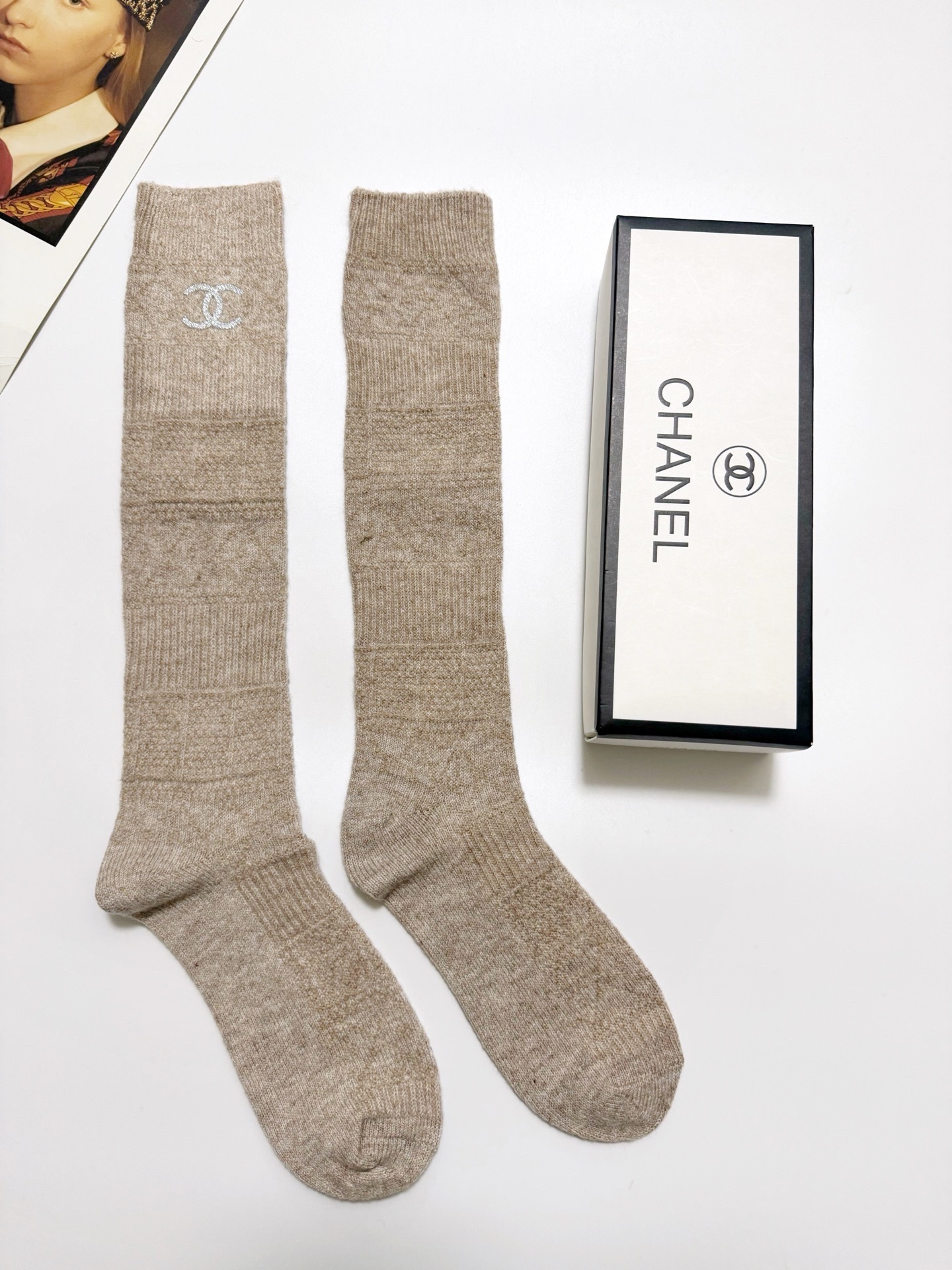 配包装🌟【一盒一双】🌟Chanel 香奈儿 经典字母 logo羊毛 混纺长筒袜 ！菱格暗纹小腿袜 超级软