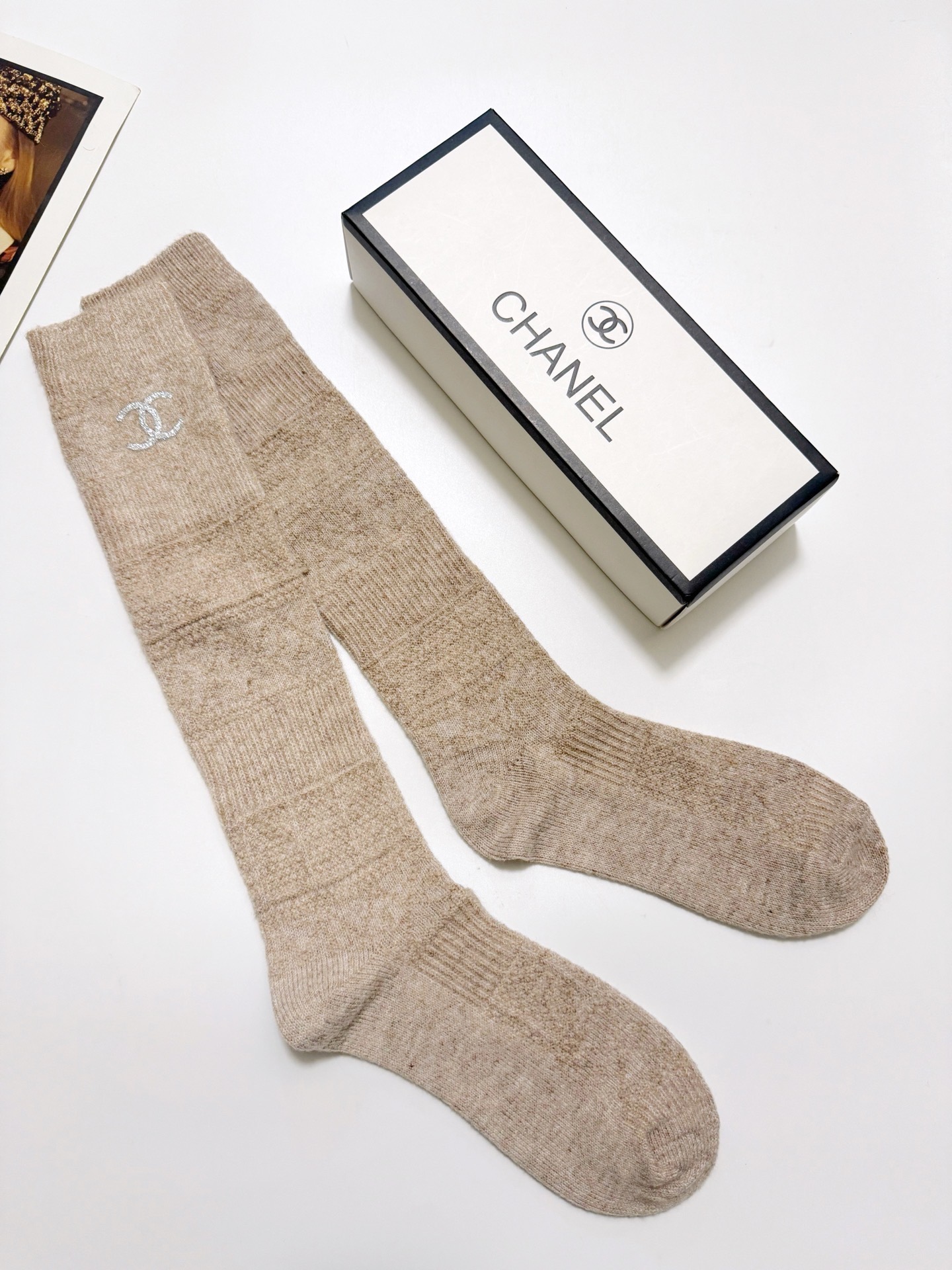 配包装🌟【一盒一双】🌟Chanel 香奈儿 经典字母 logo羊毛 混纺长筒袜 ！菱格暗纹小腿袜 超级软
