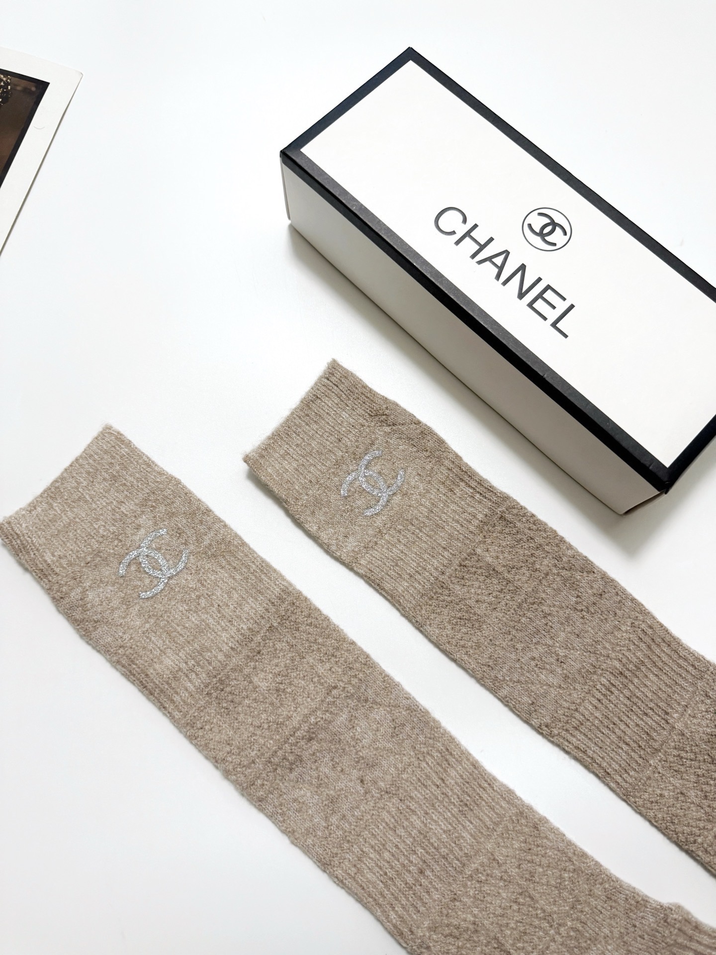 配包装🌟【一盒一双】🌟Chanel 香奈儿 经典字母 logo羊毛 混纺长筒袜 ！菱格暗纹小腿袜 超级软