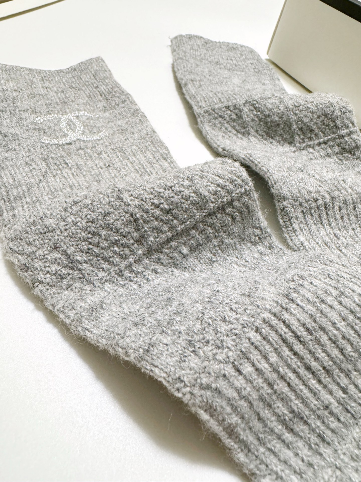 配包装🌟【一盒一双】🌟Chanel 香奈儿 经典字母 logo羊毛 混纺长筒袜 ！菱格暗纹小腿袜 超级软