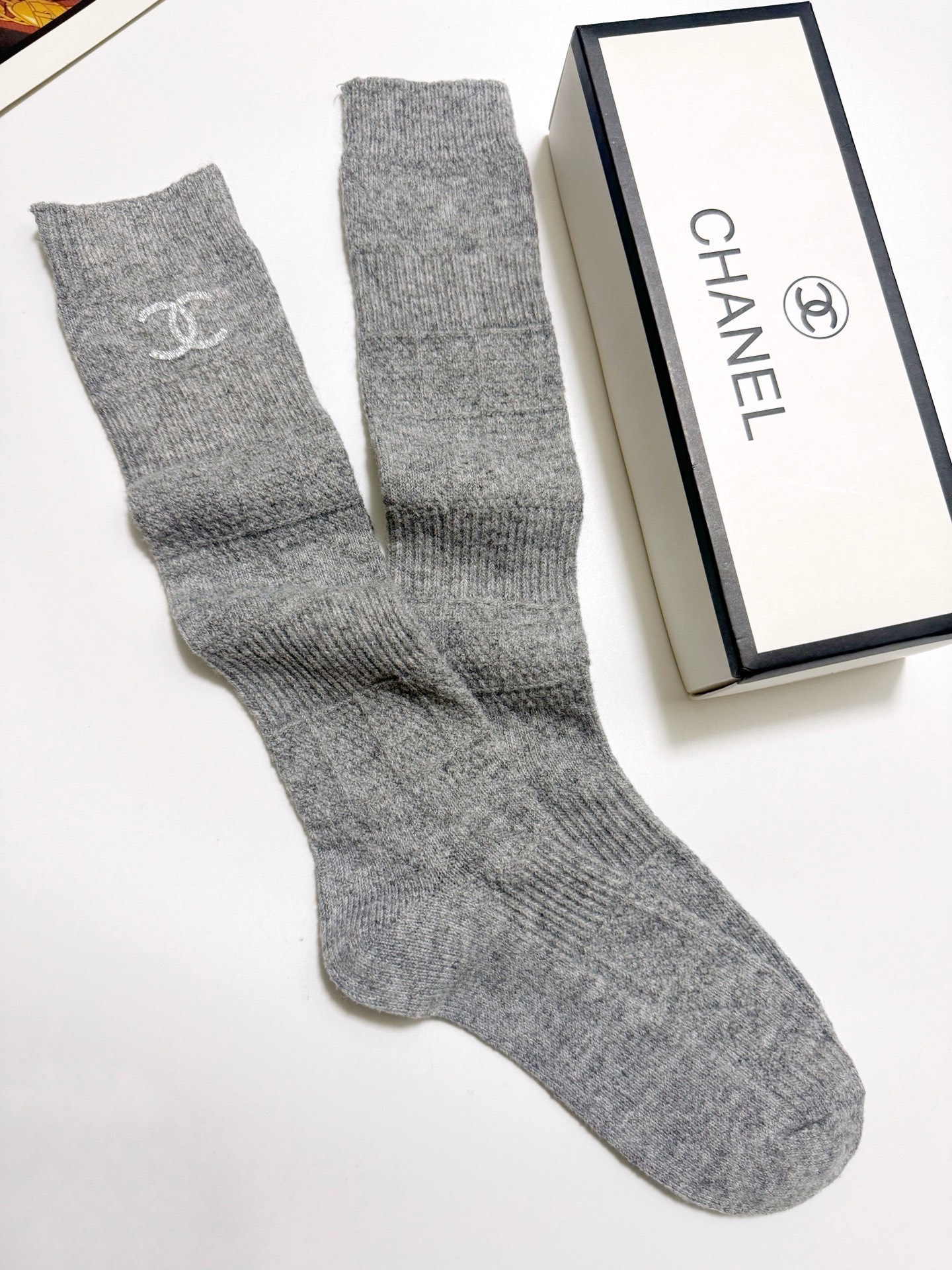 配包装🌟【一盒一双】🌟Chanel 香奈儿 经典字母 logo羊毛 混纺长筒袜 ！菱格暗纹小腿袜 超级软