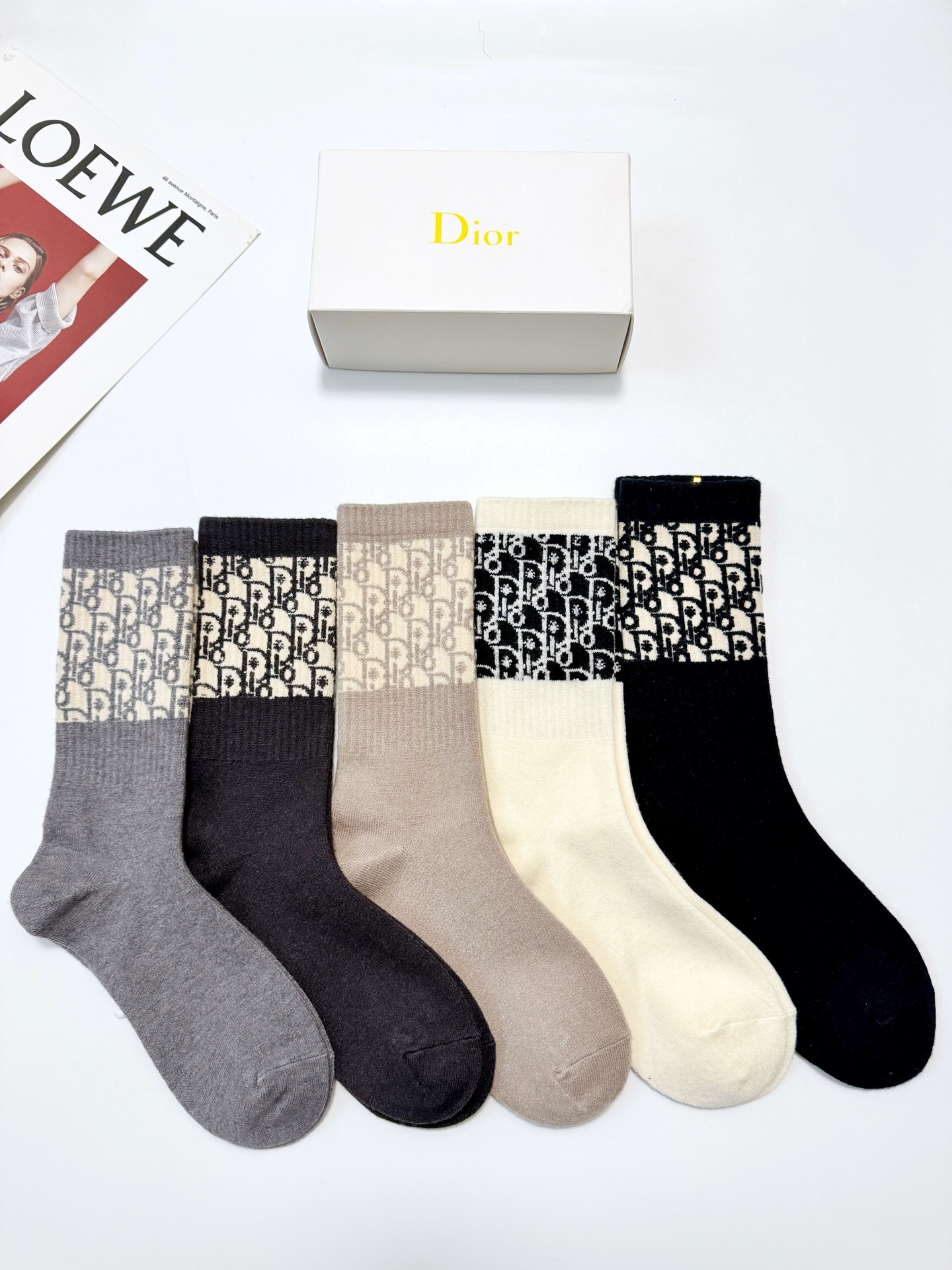 配包装🌟【一盒5 双】男女同款 🌟Dior 迪奥 经典字母logo 羊绒混纺中筒袜 ，ins超火爆空调袜