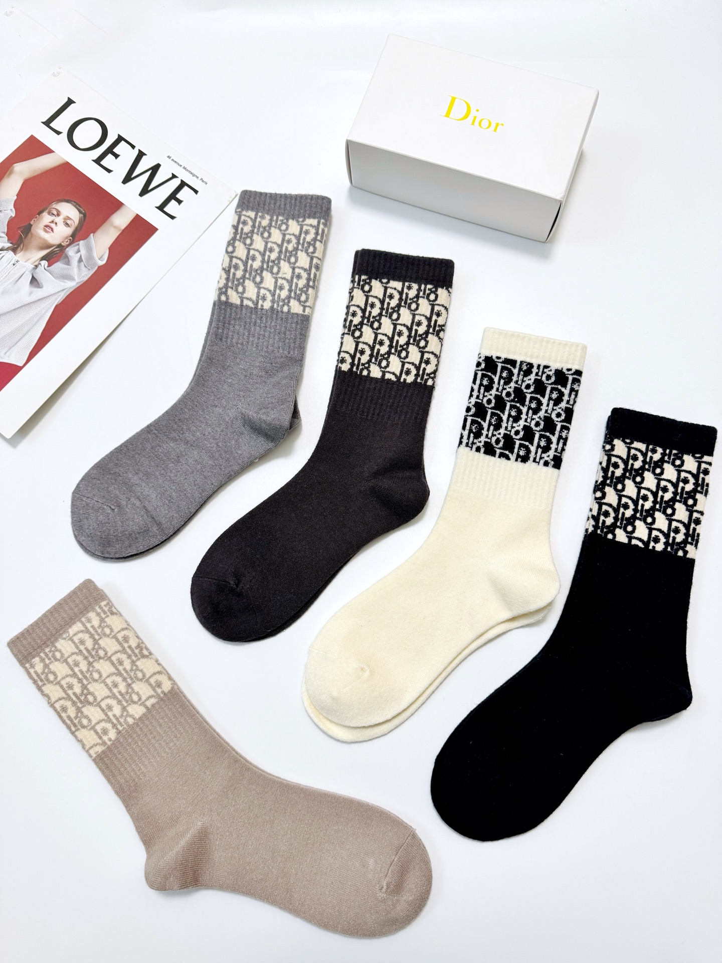 配包装🌟【一盒5 双】男女同款 🌟Dior 迪奥 经典字母logo 羊绒混纺中筒袜 ，ins超火爆空调袜