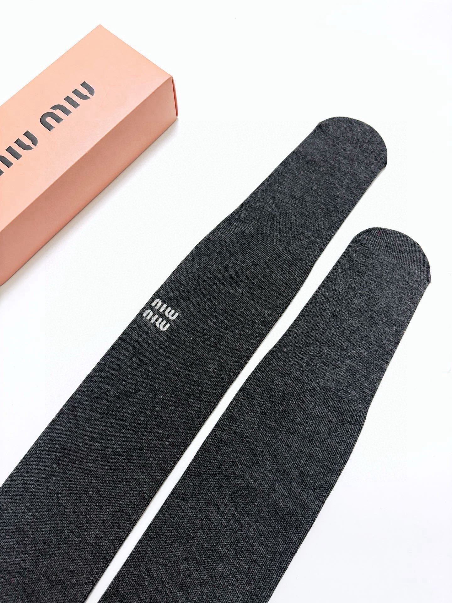 配包装🌟【一盒一双】（不加绒）🌟缪缪 miumiu ins爆款连裤袜 ，🌟对版高货！超大弹力。150g螺