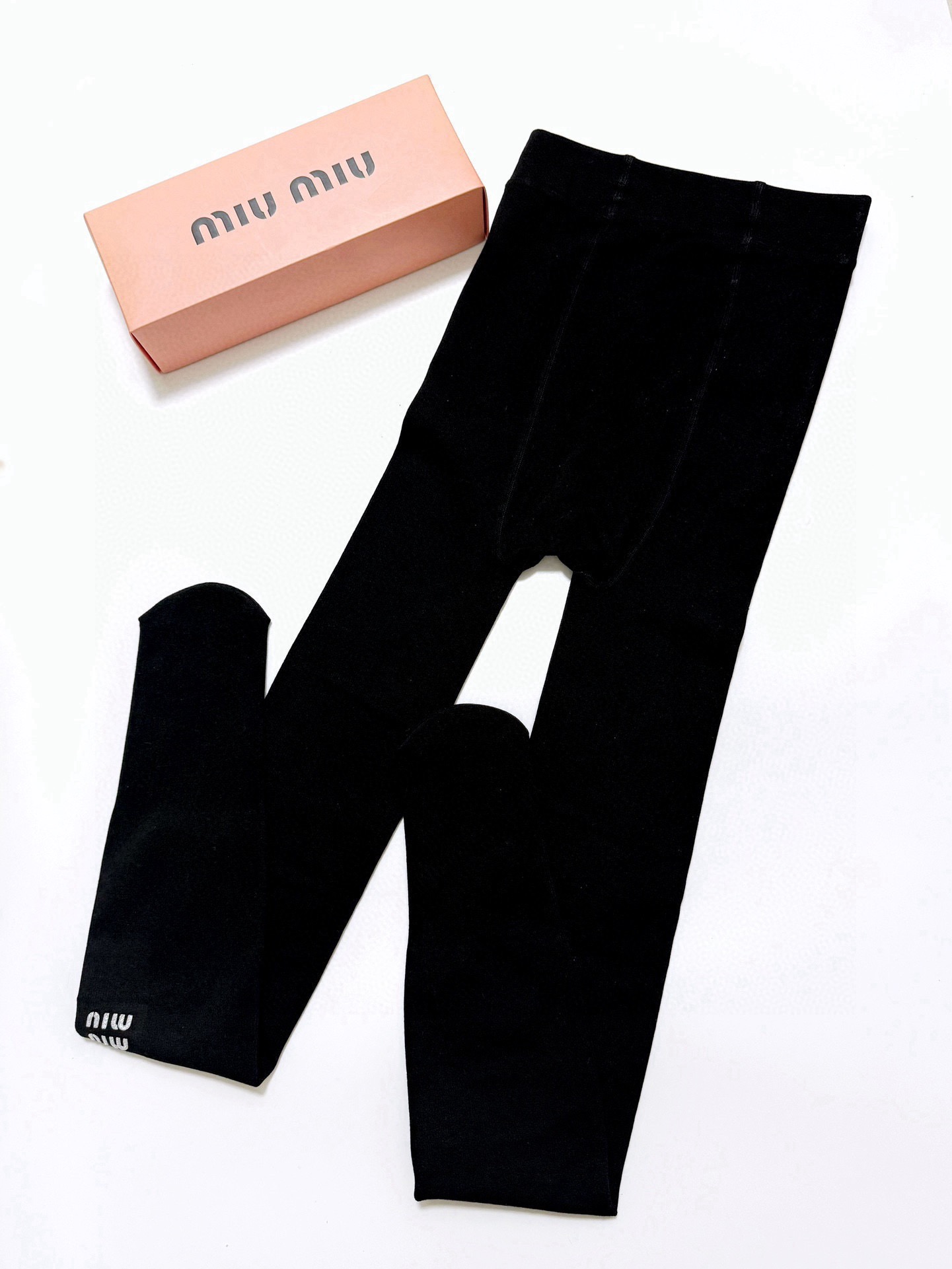 配包装🌟【一盒一双】（不加绒）🌟缪缪 miumiu ins爆款连裤袜 ，🌟对版高货！超大弹力。150g螺
