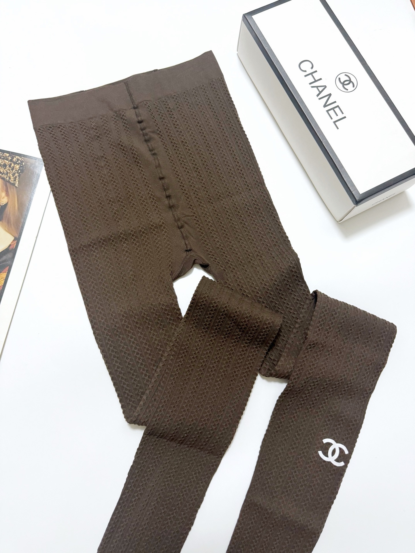 配包装🌟【一盒一双】🌟Chanel 香奈儿 爆款麻花纹 双C 字母 打底裤袜 🌟好看到爆炸 欧美大牌天鹅