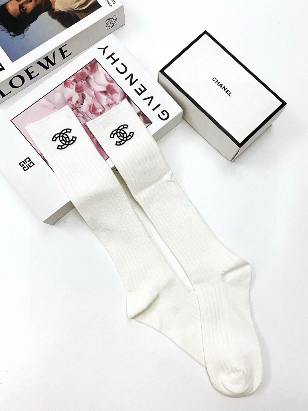 配包装🌟【一盒一双】🌟Chanel 香奈儿 经典双C字母logo纯棉长筒袜 小腿袜🌟ins爆款！专柜在售