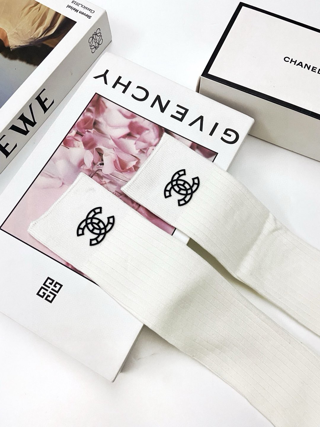 配包装🌟【一盒一双】🌟Chanel 香奈儿 经典双C字母logo纯棉长筒袜 小腿袜🌟ins爆款！专柜在售