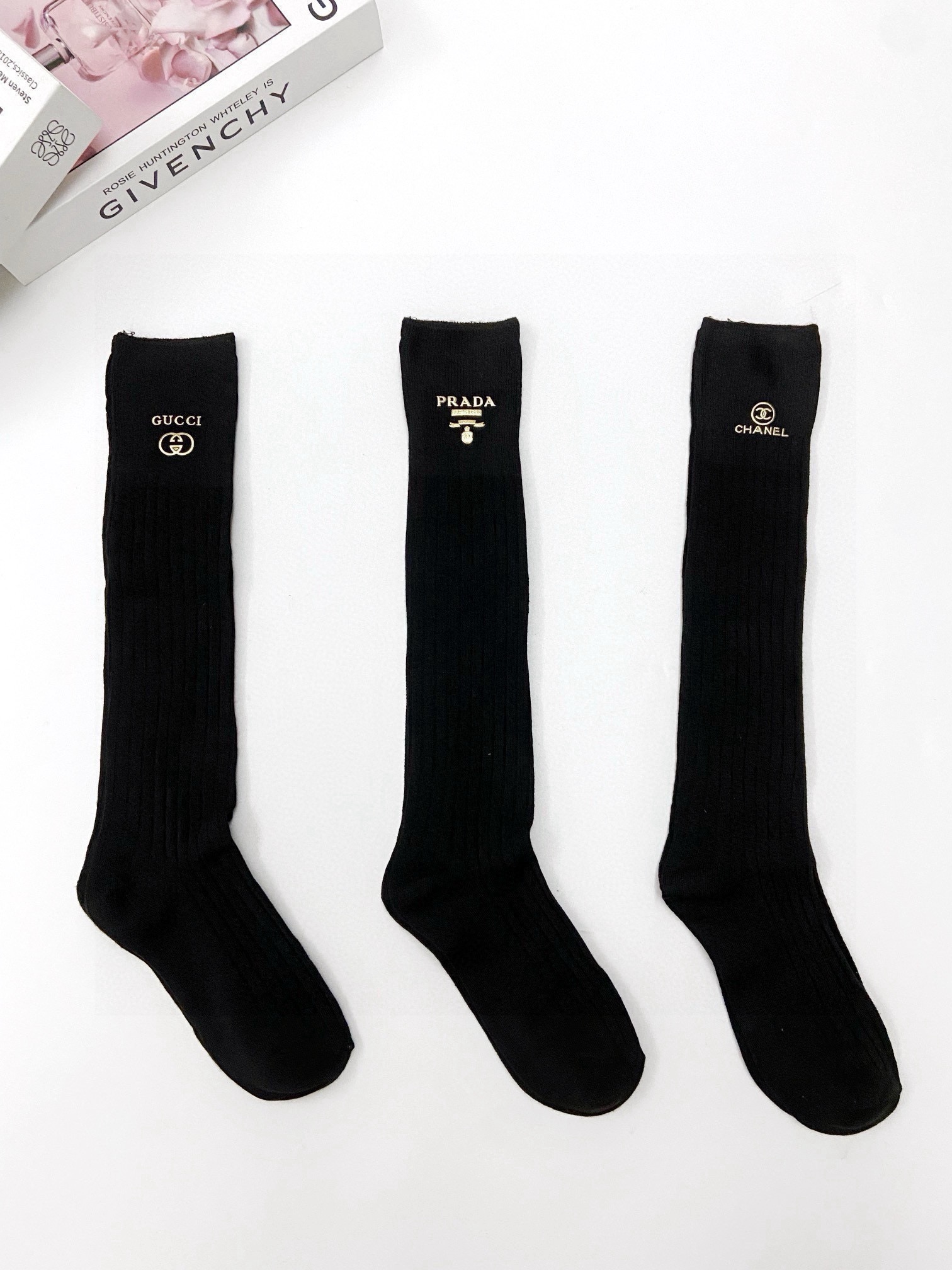 配包装🌟【一盒一双】🌟Chanel 香奈儿 经典双C字母logo纯棉长筒袜 小腿袜🌟ins爆款！专柜在售