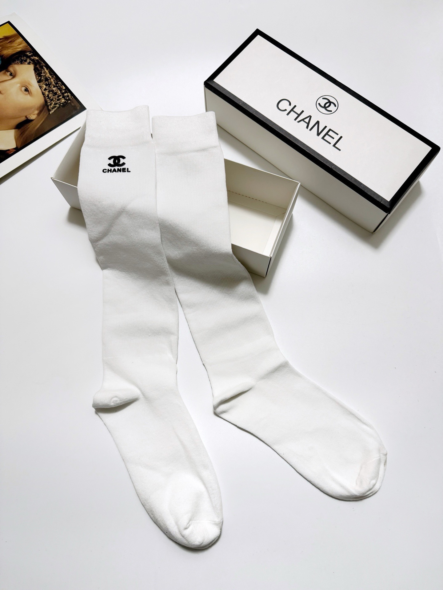 配包装🌟【一盒一双】🌟Chanel 香奈儿 经典双C字母logo纯棉长筒袜 小腿袜🌟ins爆款！专柜在售