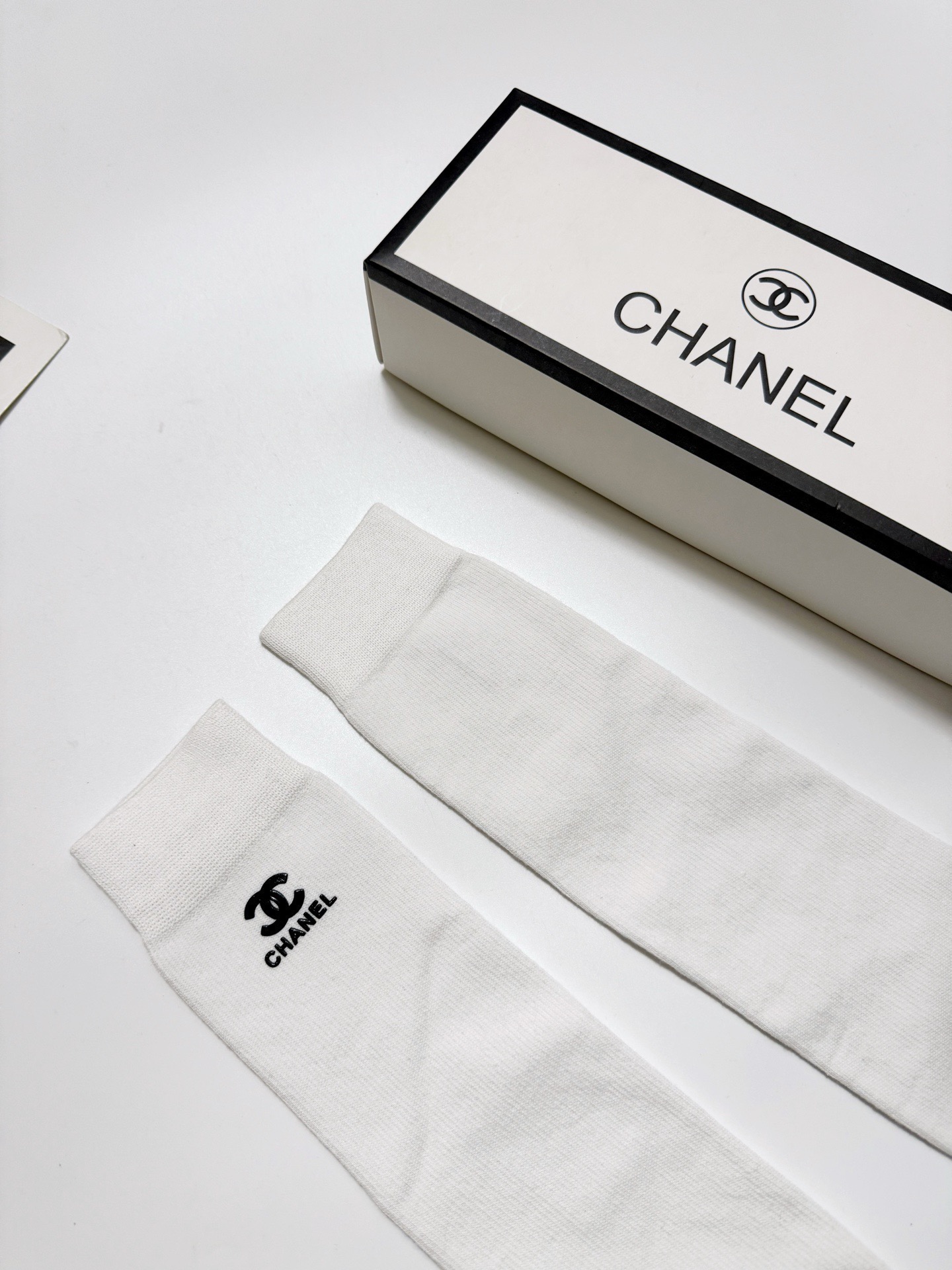配包装🌟【一盒一双】🌟Chanel 香奈儿 经典双C字母logo纯棉长筒袜 小腿袜🌟ins爆款！专柜在售
